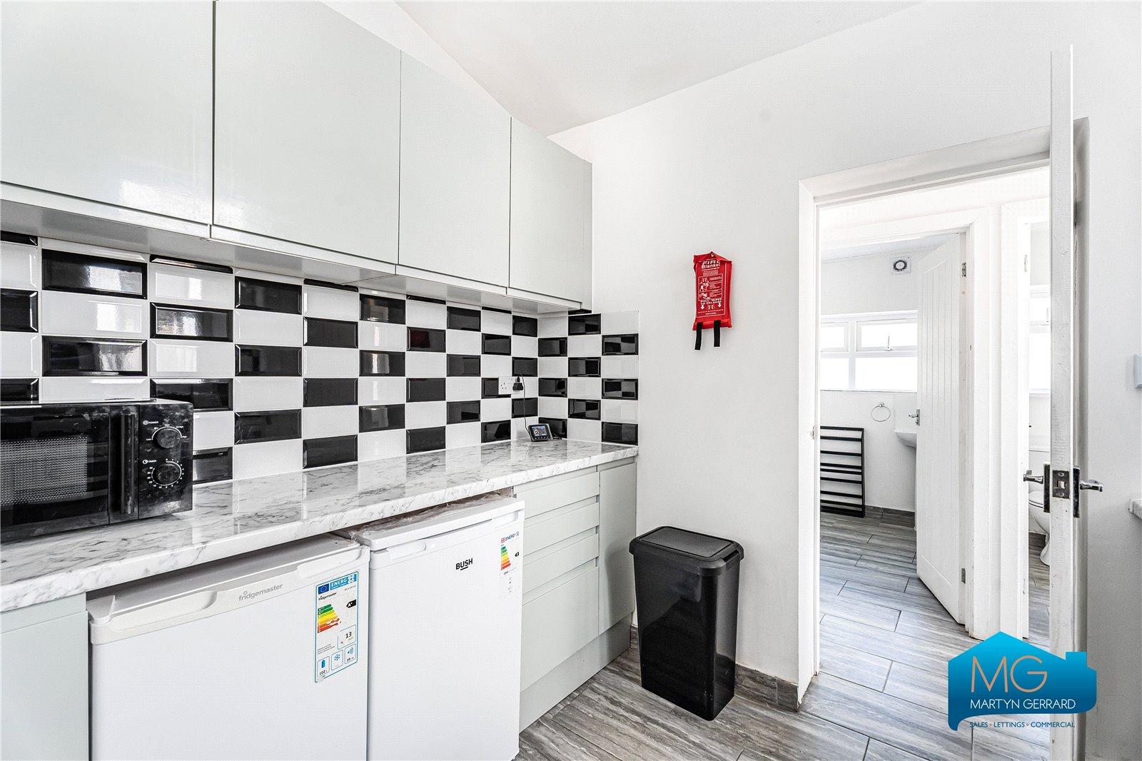 2 bedroom Apartment to rent - Martyn Gerrard