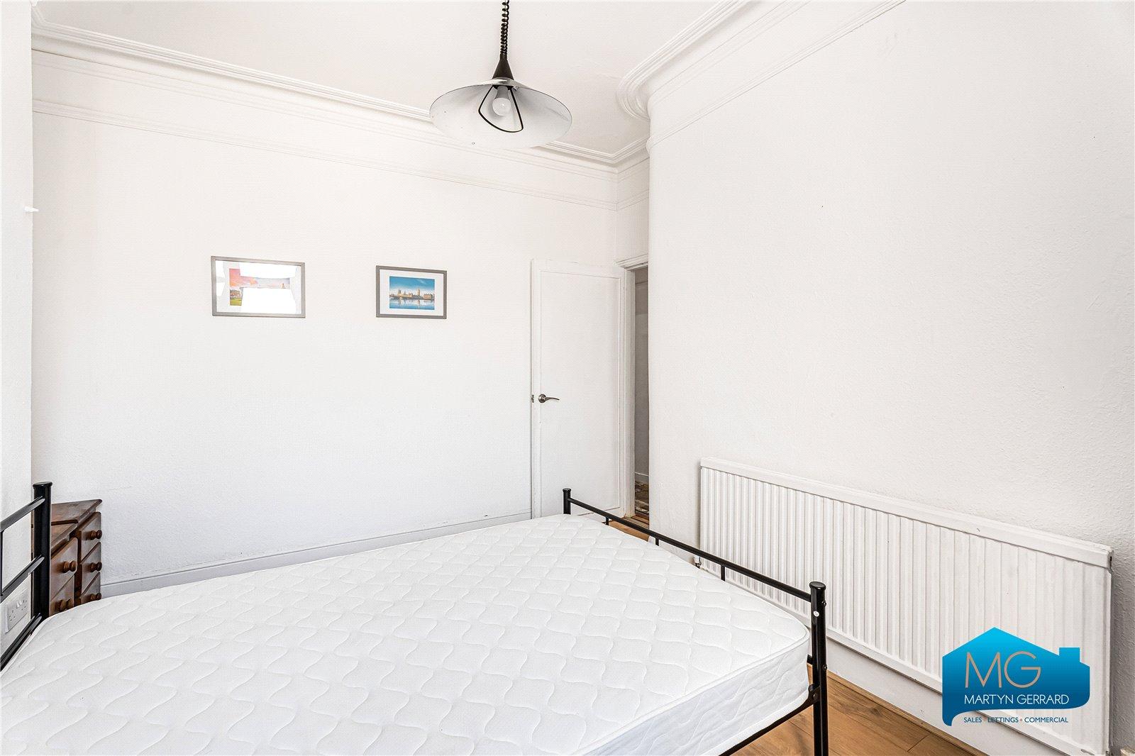 2 bedroom Apartment to rent - Martyn Gerrard