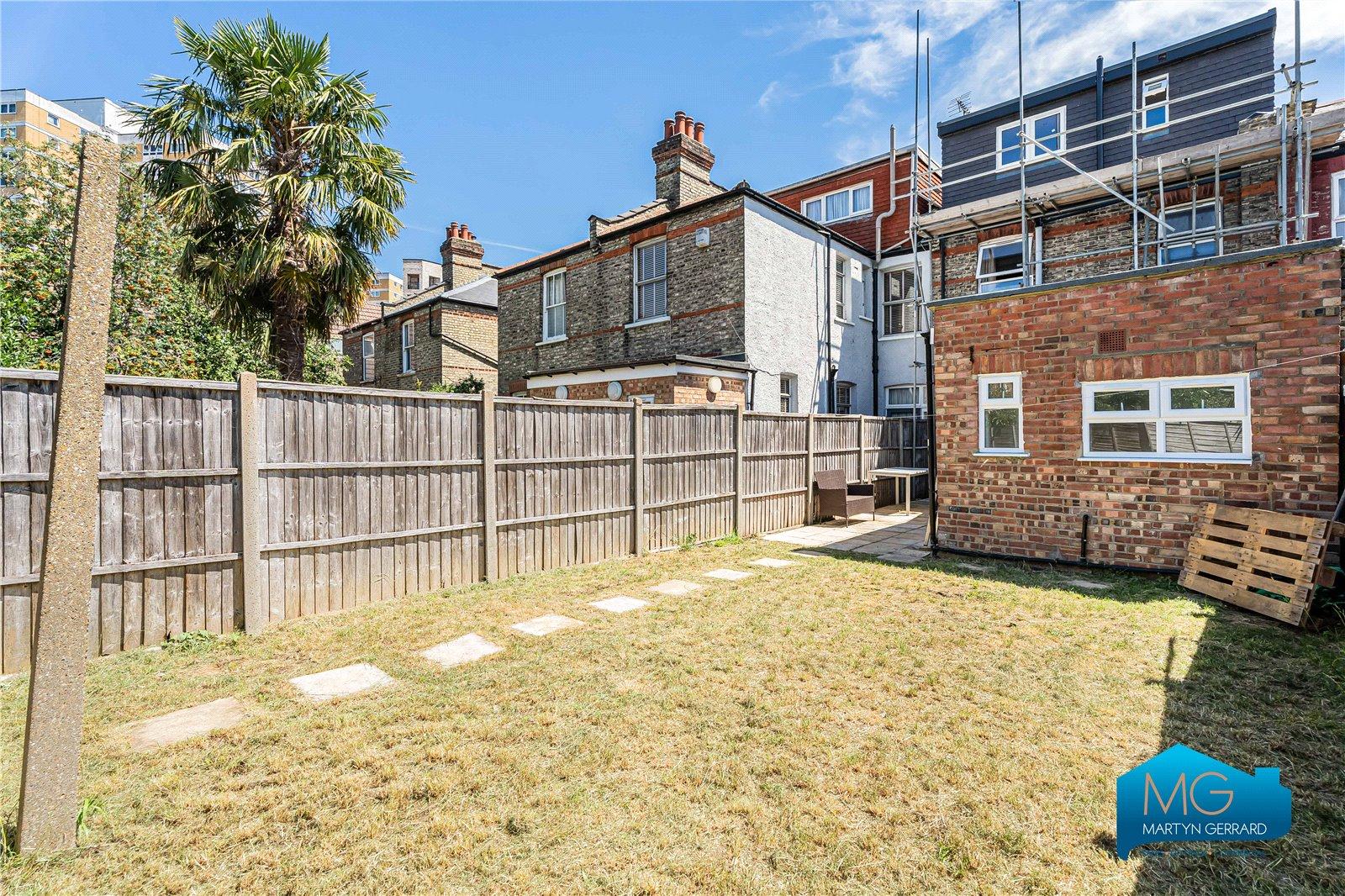 2 bedroom Apartment to rent - Martyn Gerrard