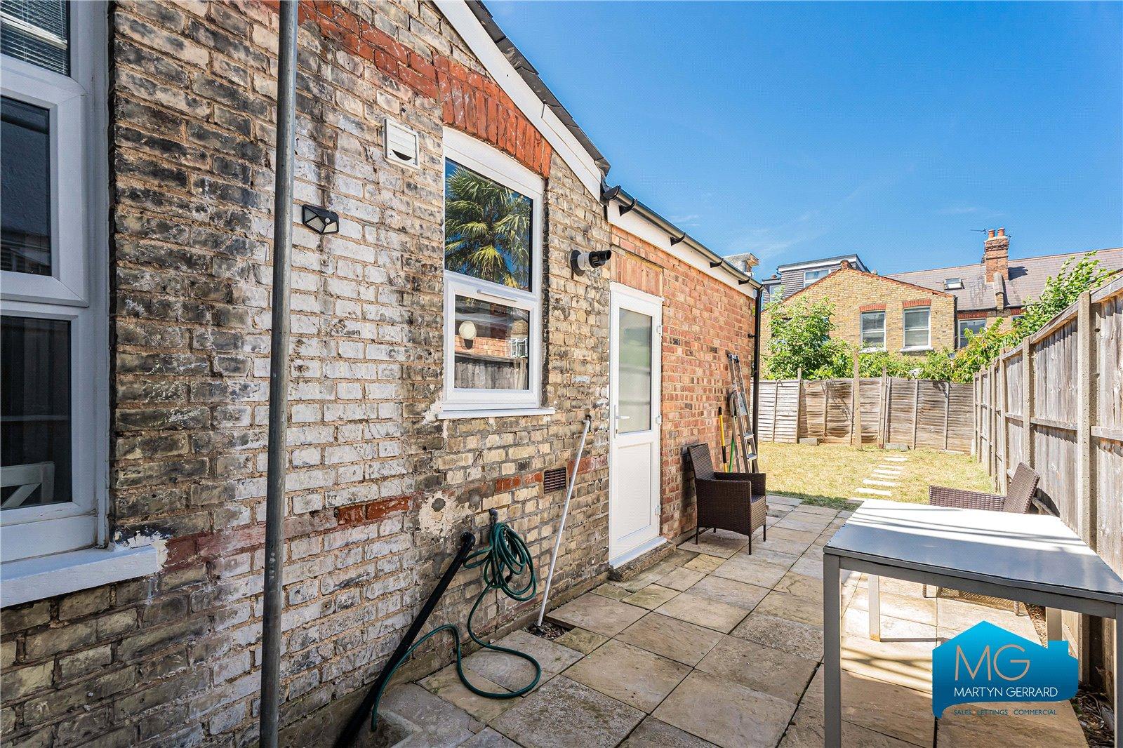 2 bedroom Apartment to rent - Martyn Gerrard