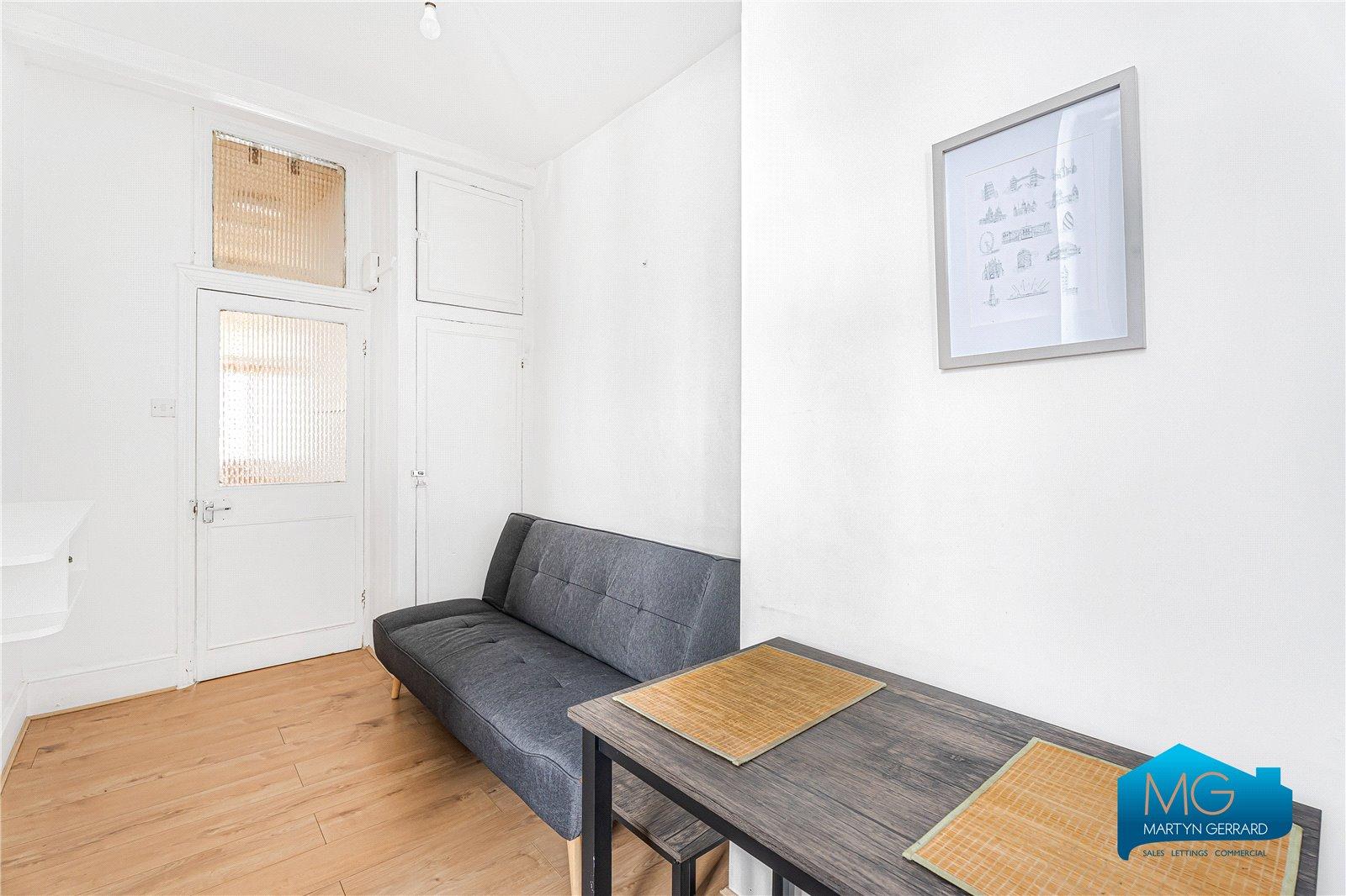 2 bedroom Apartment to rent - Martyn Gerrard