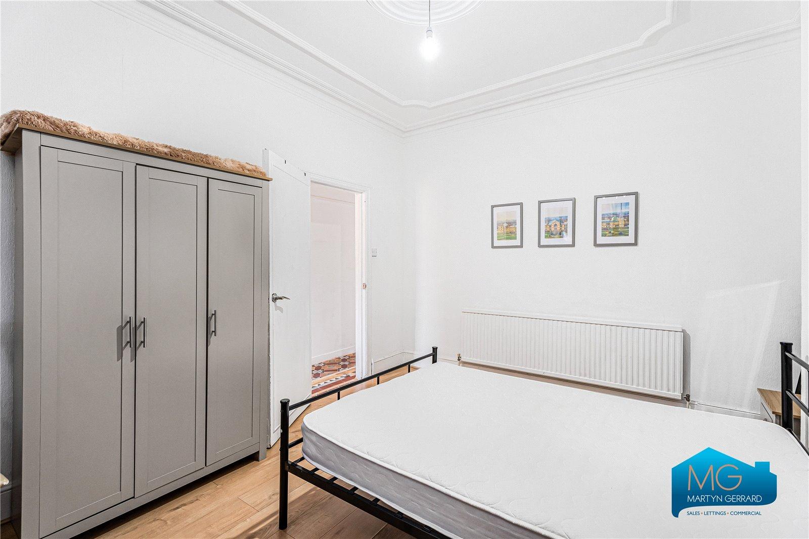 2 bedroom Apartment to rent - Martyn Gerrard