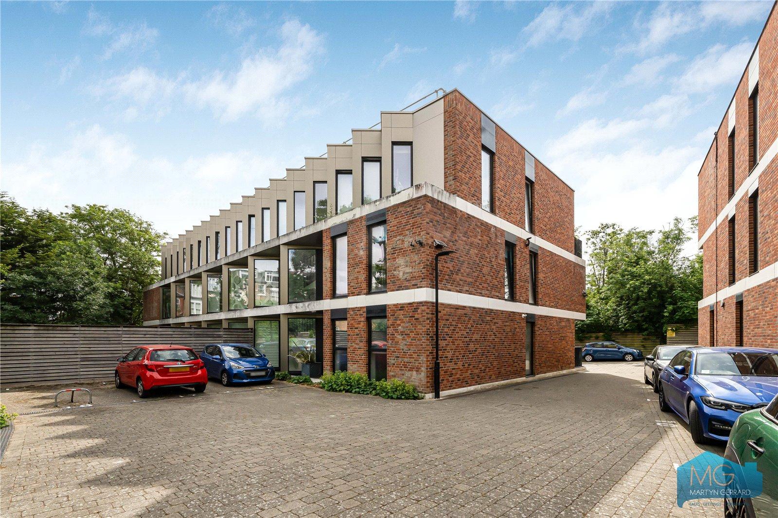2 bedroom Property for sale - Martyn Gerrard