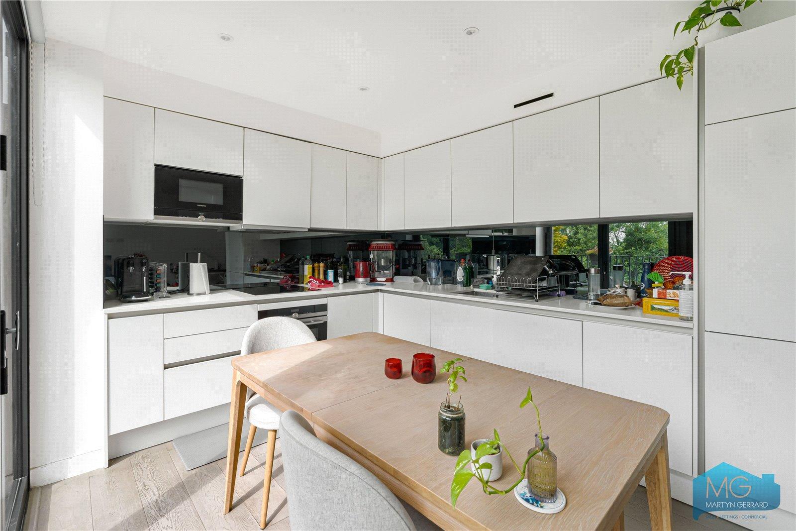 2 bedroom Property for sale - Martyn Gerrard