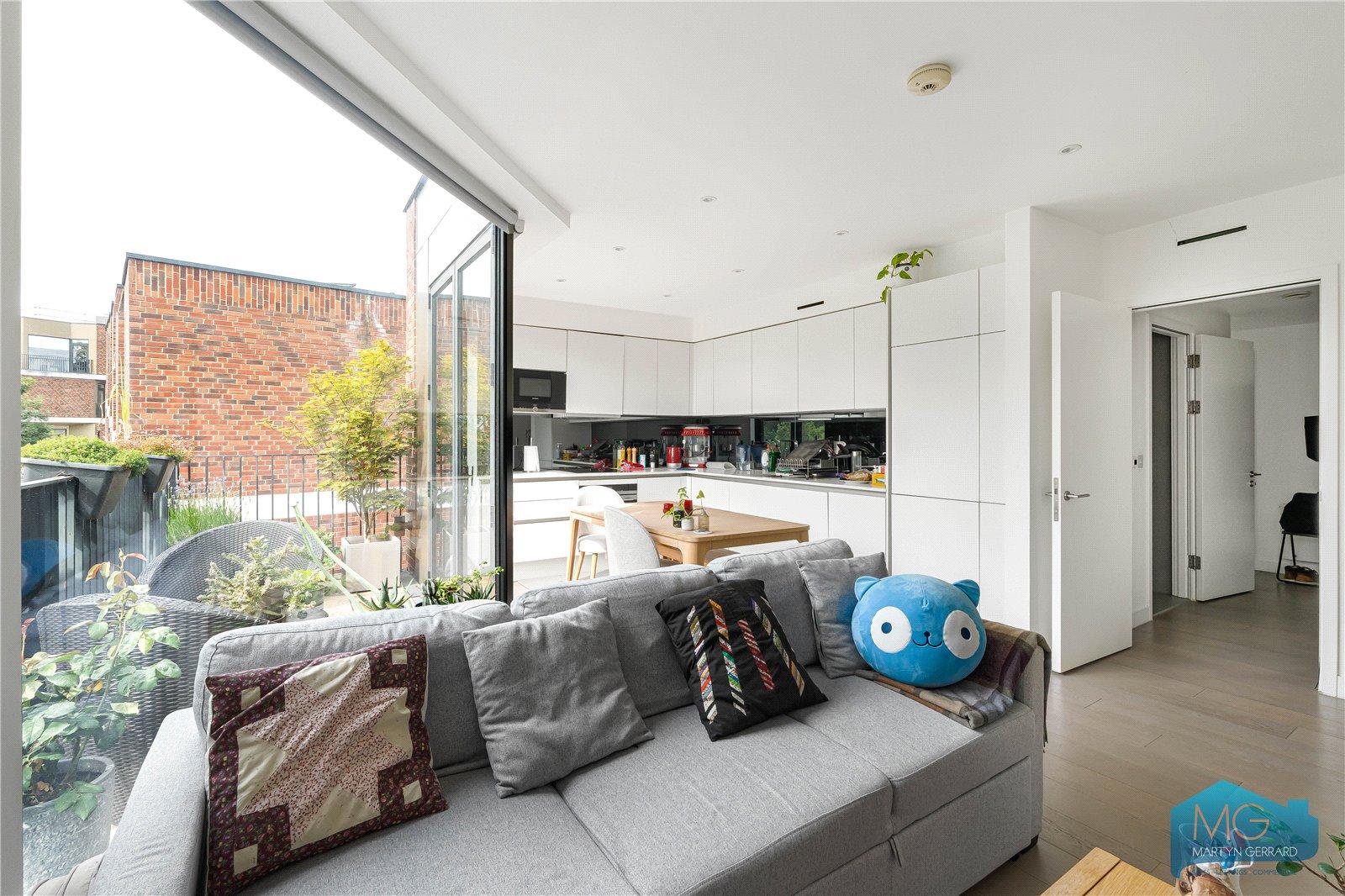 2 bedroom Property for sale - Martyn Gerrard