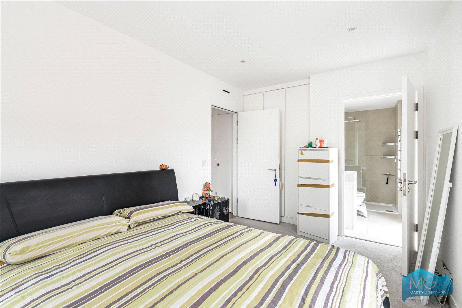 2 bedroom Property for sale - Martyn Gerrard