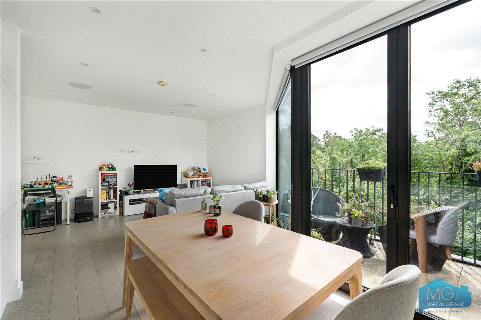 2 bedroom Property for sale - Martyn Gerrard