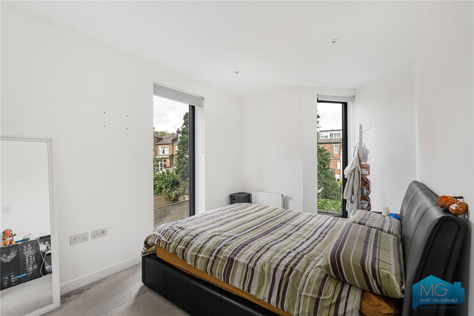 2 bedroom Property for sale - Martyn Gerrard