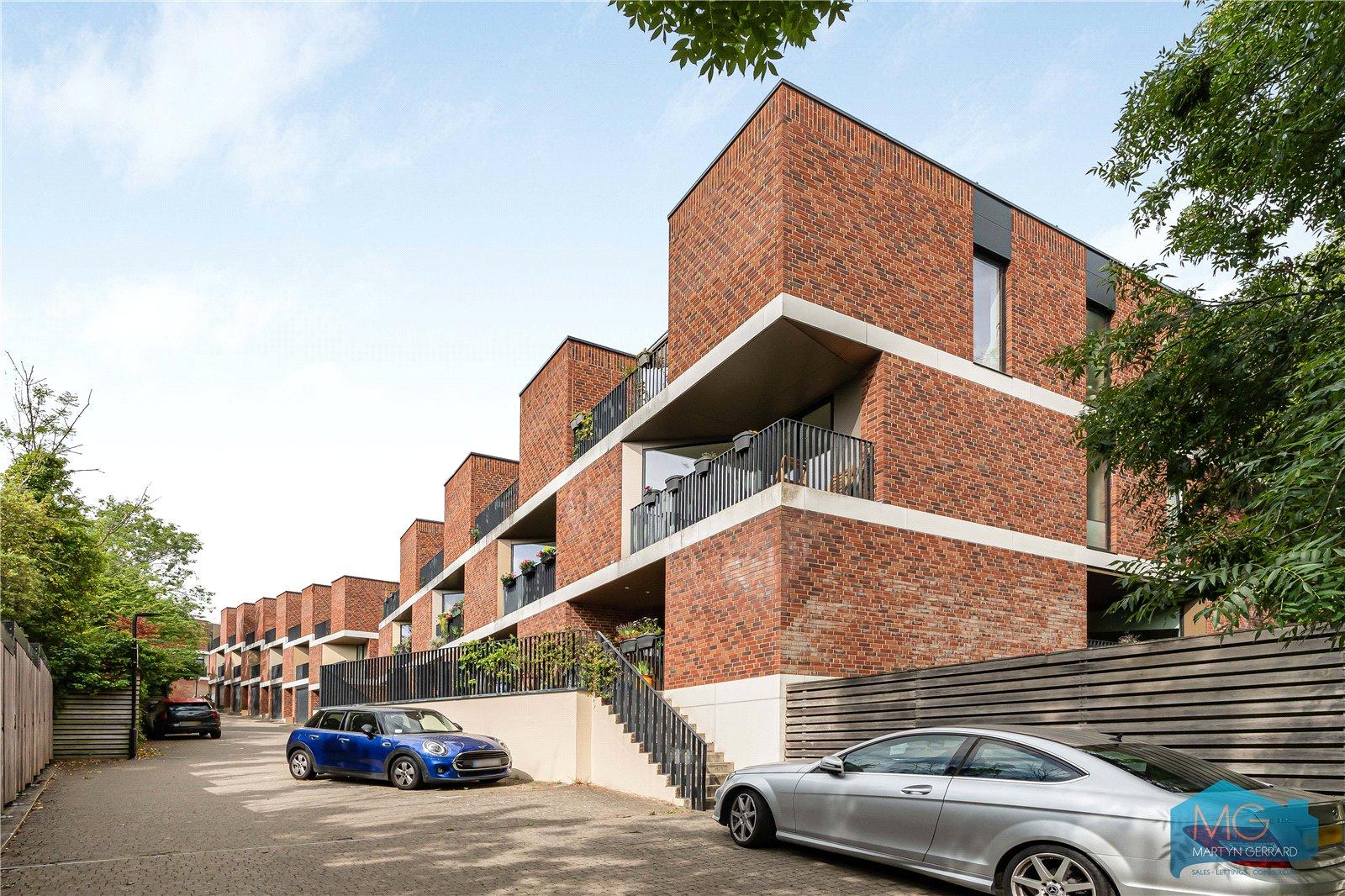2 bedroom Property for sale - Martyn Gerrard