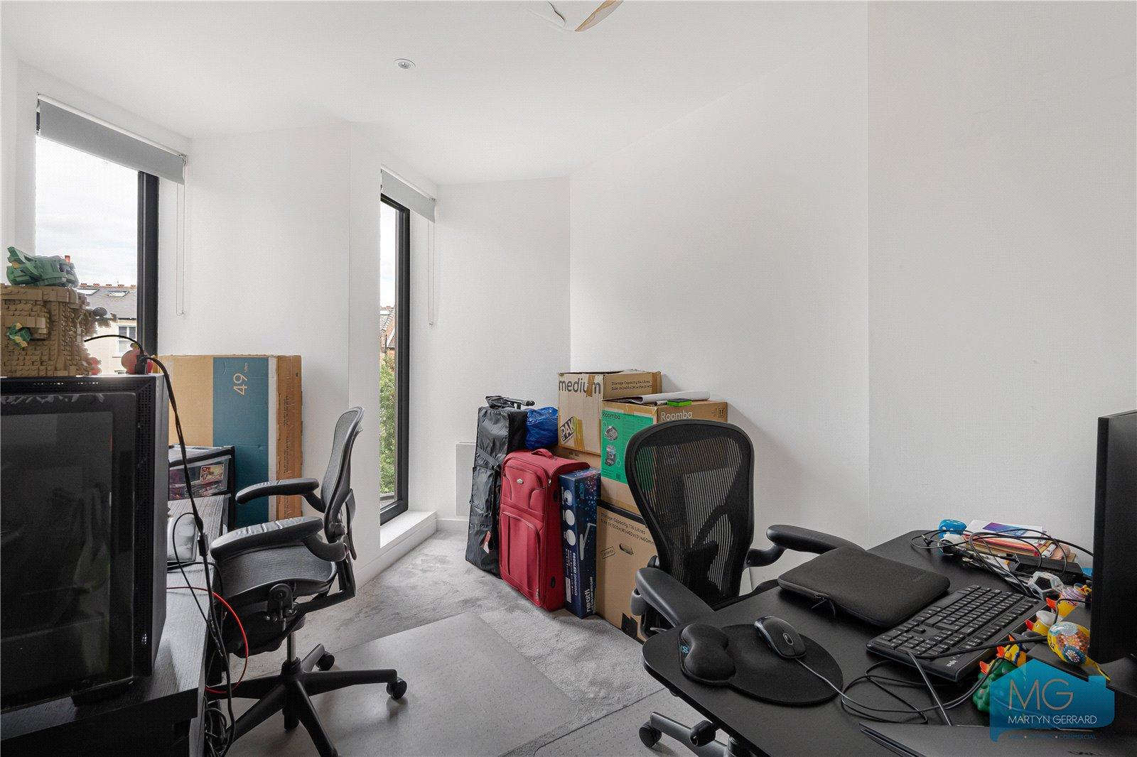 2 bedroom Property for sale - Martyn Gerrard