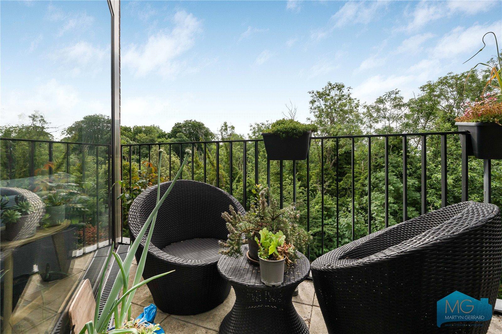 2 bedroom Property for sale - Martyn Gerrard
