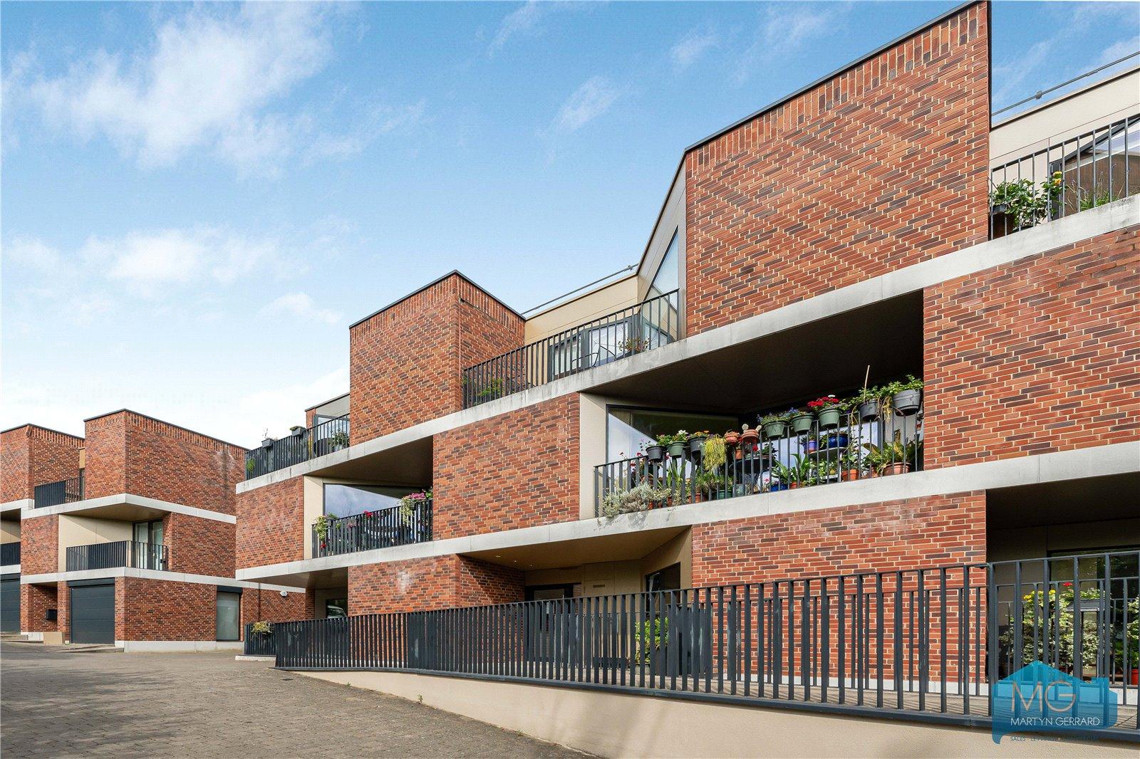 2 bedroom Property for sale - Martyn Gerrard