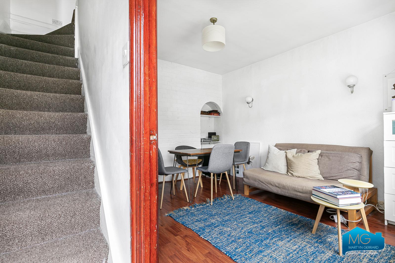 2 bedroom Semi-Detached House to rent - Martyn Gerrard