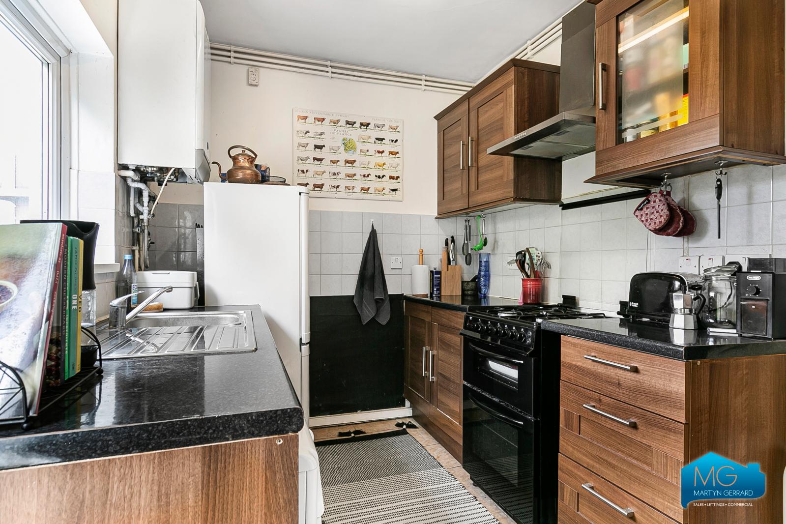 2 bedroom Semi-Detached House to rent - Martyn Gerrard