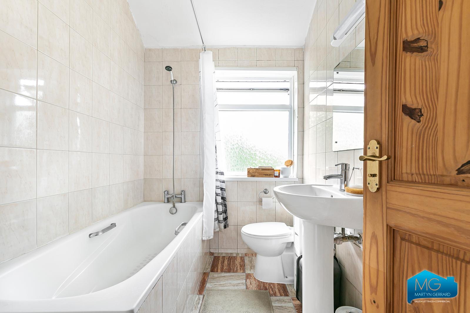 2 bedroom Semi-Detached House to rent - Martyn Gerrard