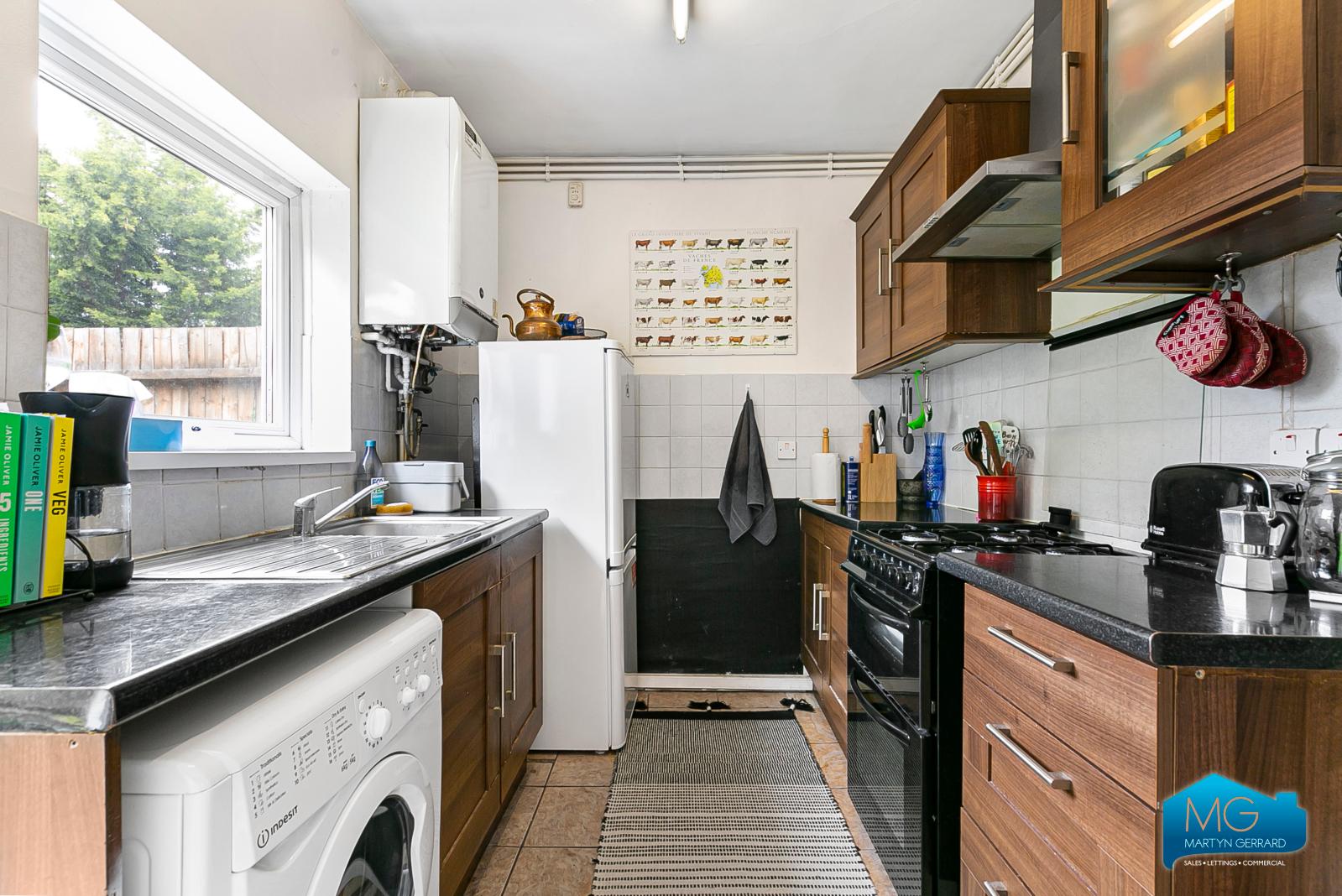 2 bedroom Semi-Detached House to rent - Martyn Gerrard