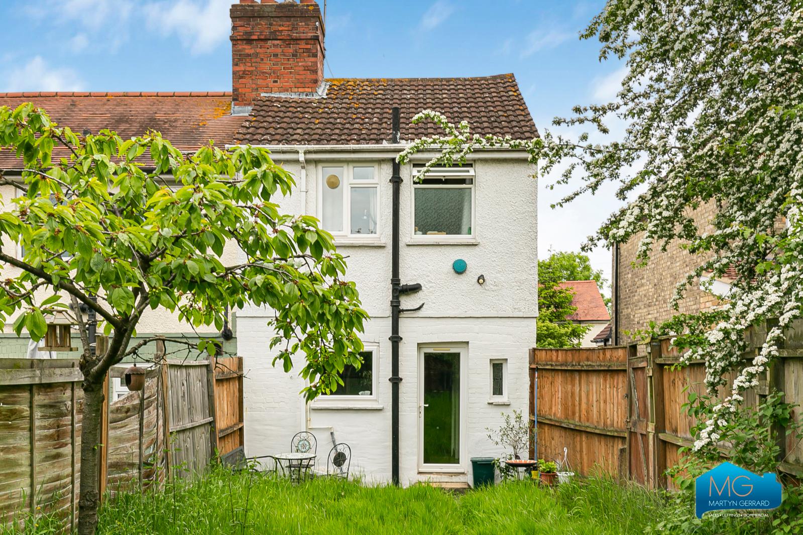 2 bedroom Semi-Detached House to rent - Martyn Gerrard