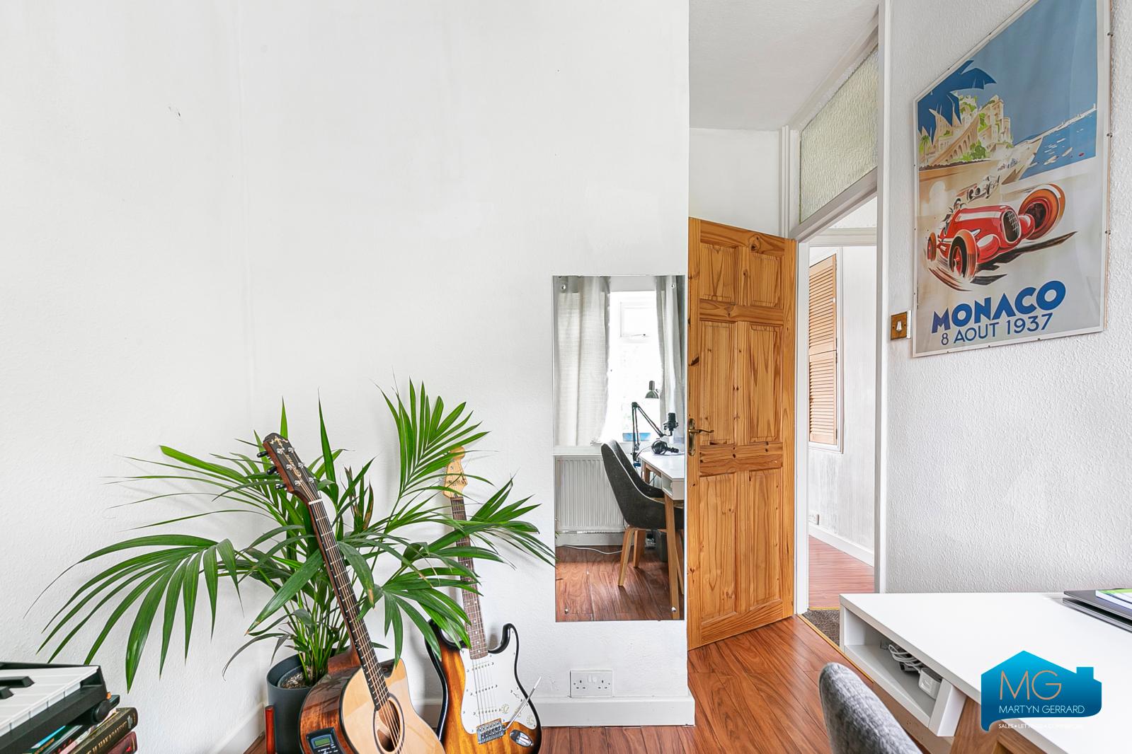 2 bedroom Semi-Detached House to rent - Martyn Gerrard