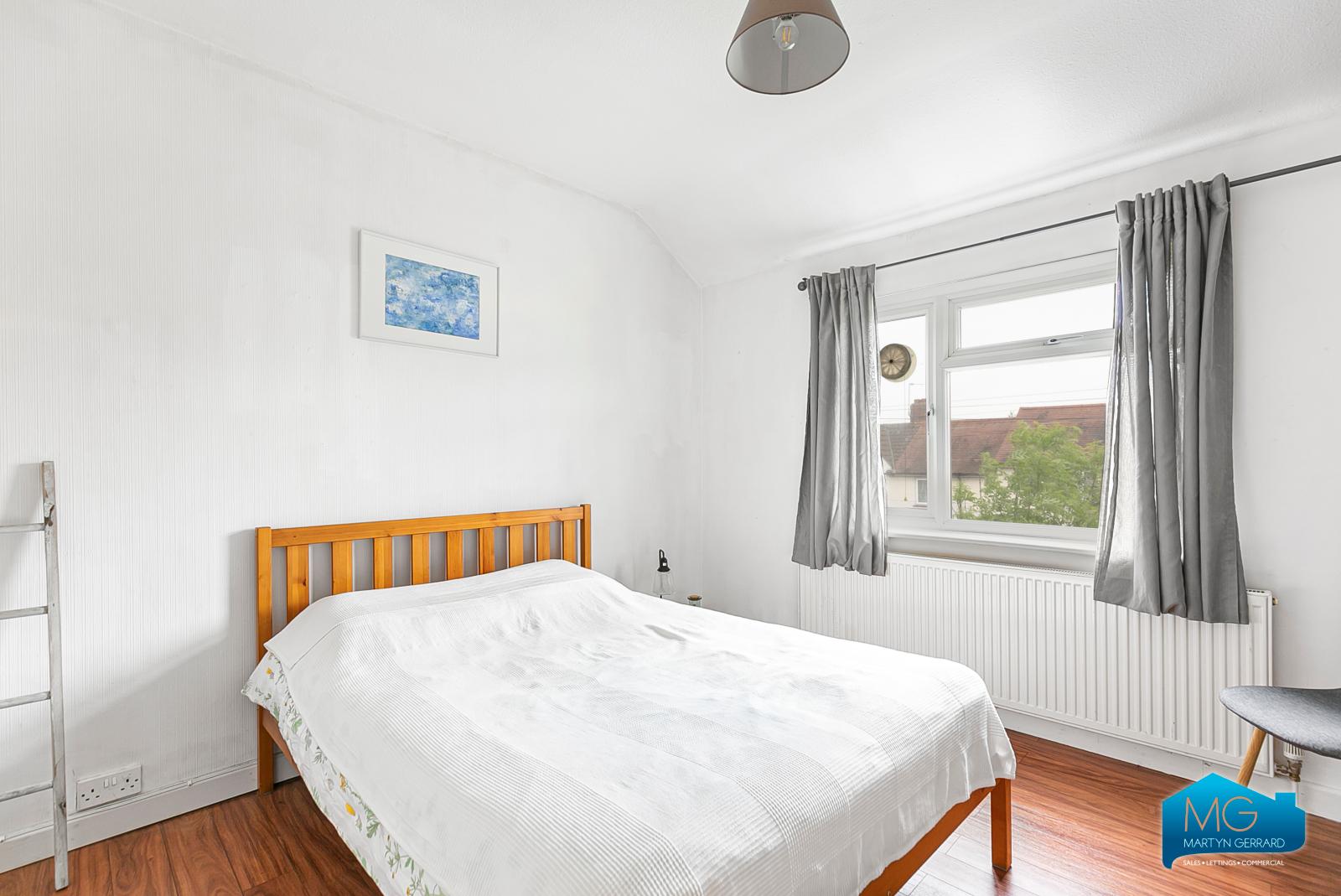 2 bedroom Semi-Detached House to rent - Martyn Gerrard
