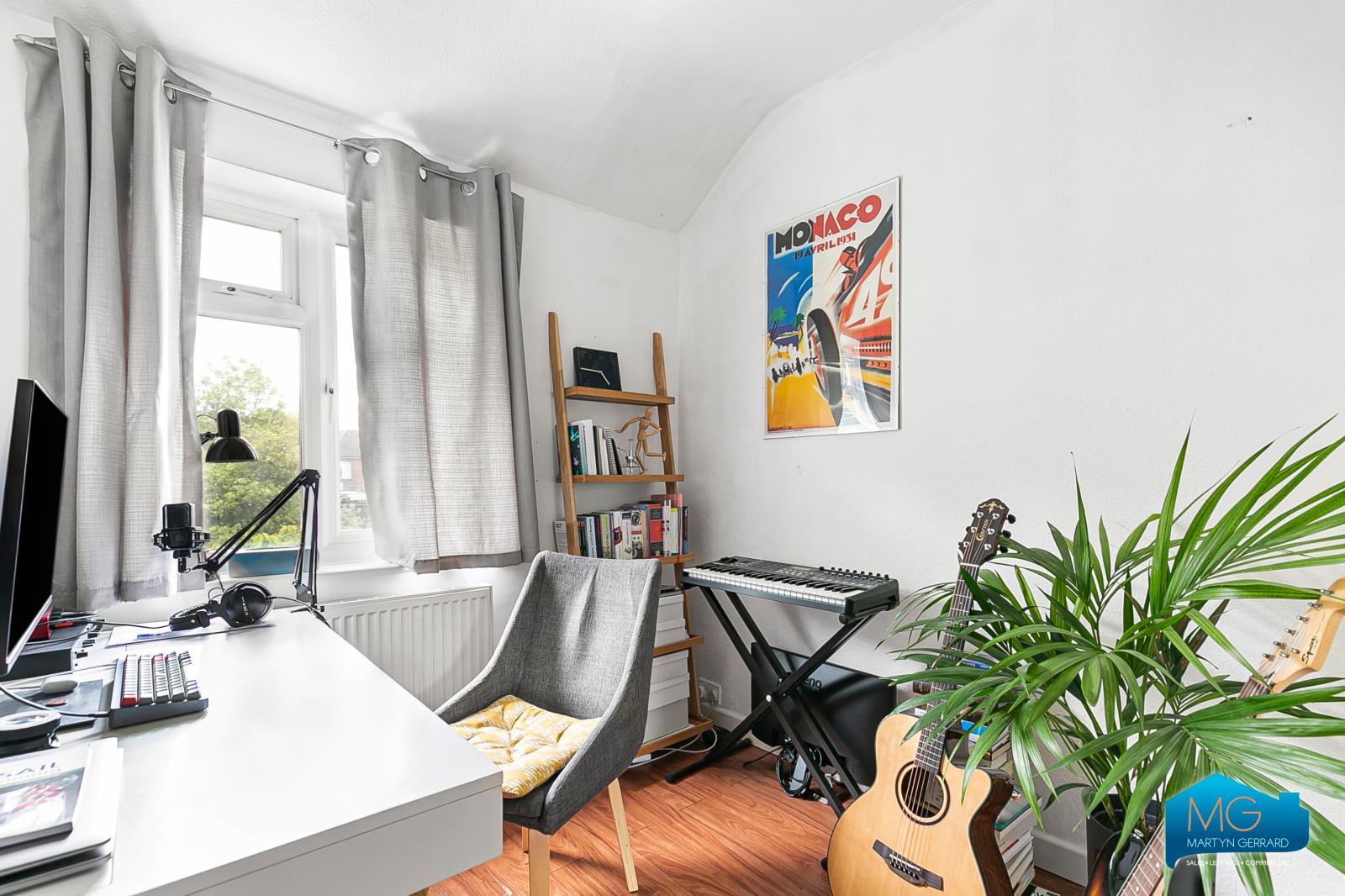 2 bedroom Semi-Detached House to rent - Martyn Gerrard