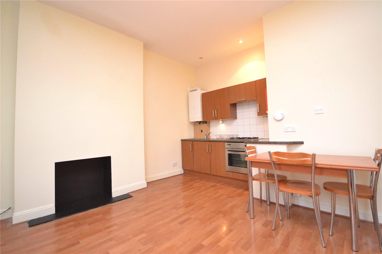 2 bedroom Apartment to rent + ' - Martyn Gerrard
