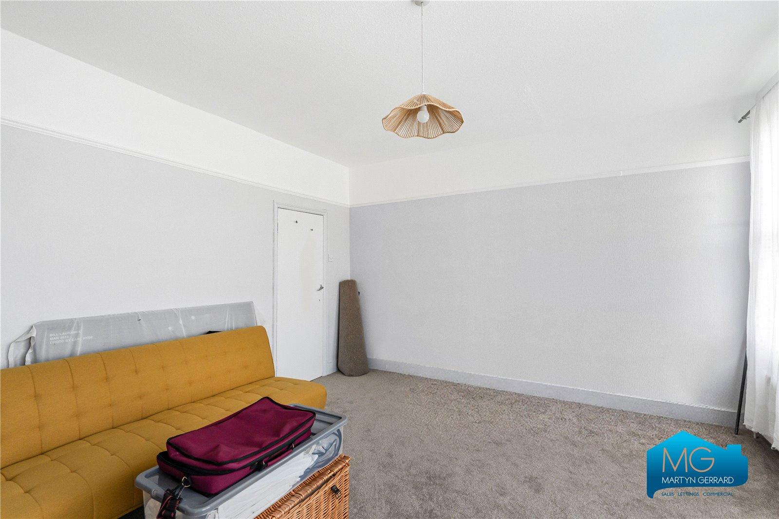 3 bedroom Apartment to rent - Martyn Gerrard