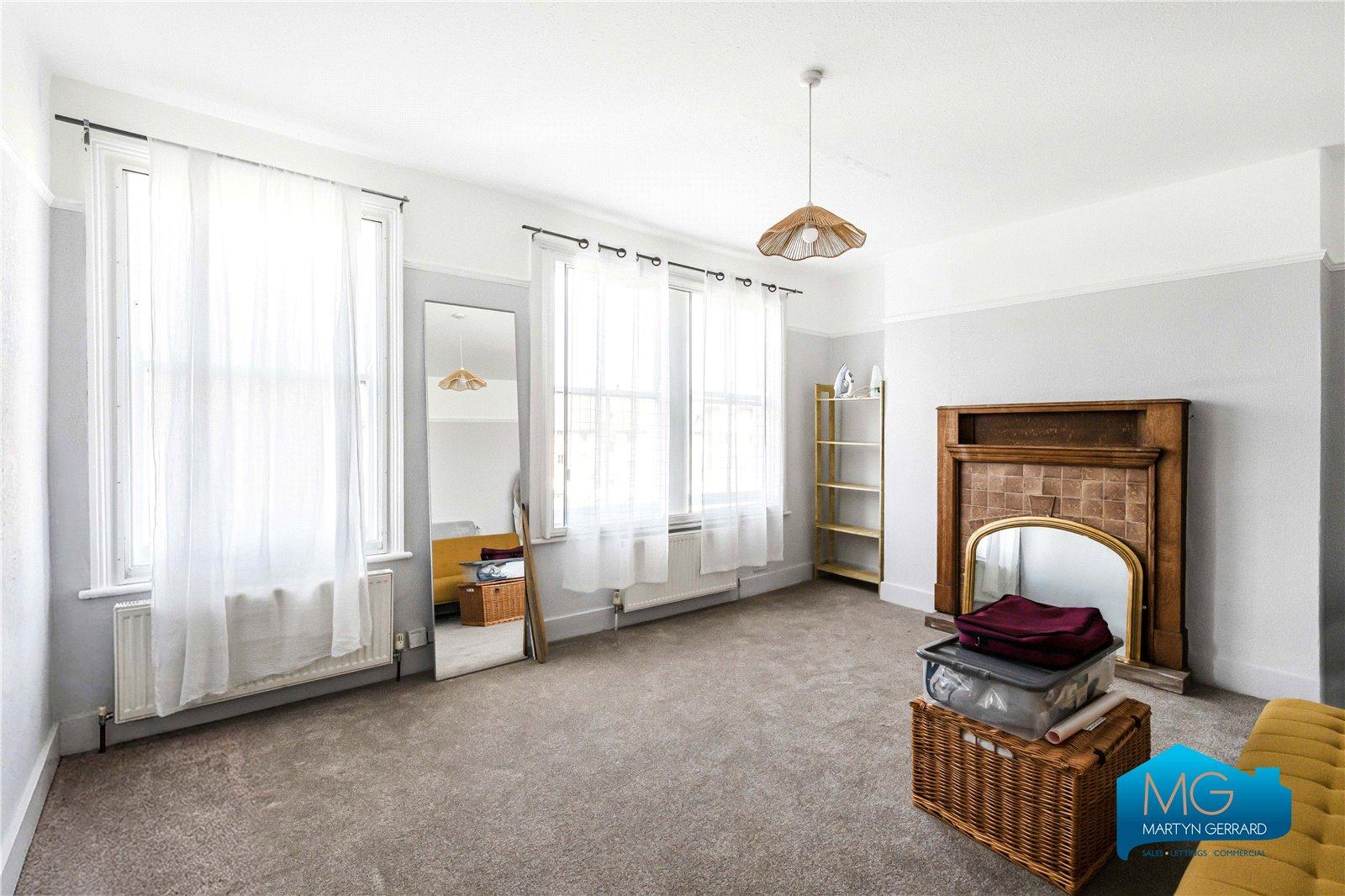 3 bedroom Apartment to rent - Martyn Gerrard