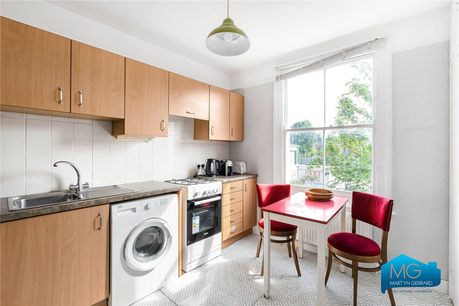 3 bedroom Apartment to rent - Martyn Gerrard