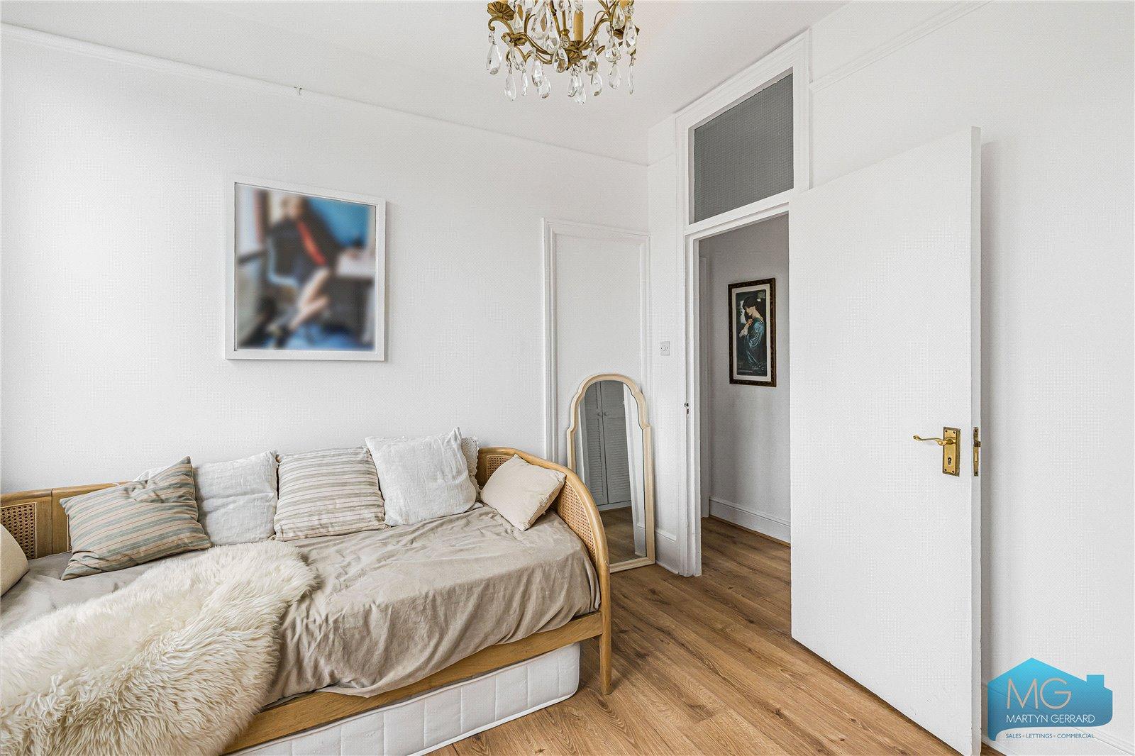 2 bedroom Apartment for sale - Martyn Gerrard