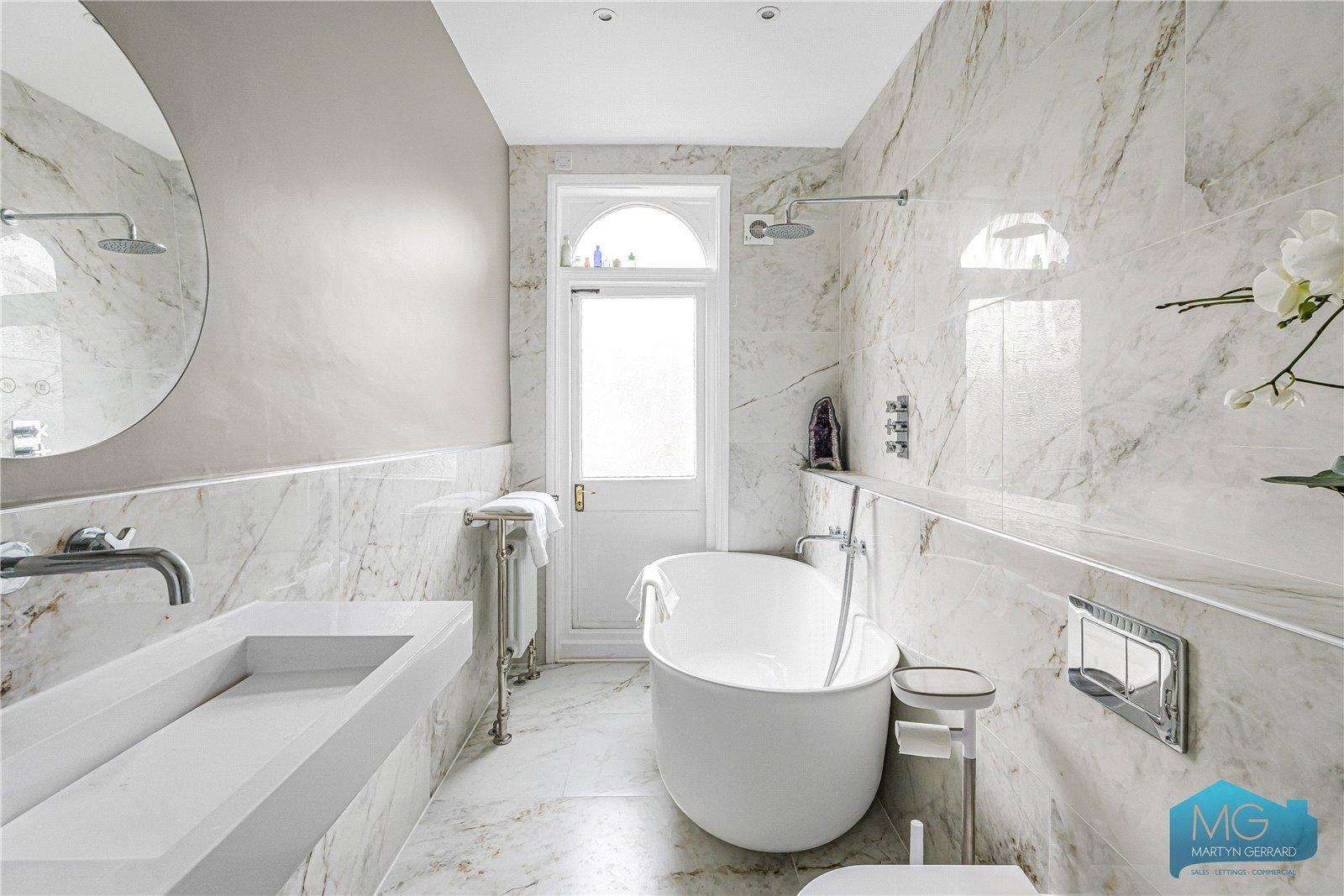 2 bedroom Apartment for sale - Martyn Gerrard