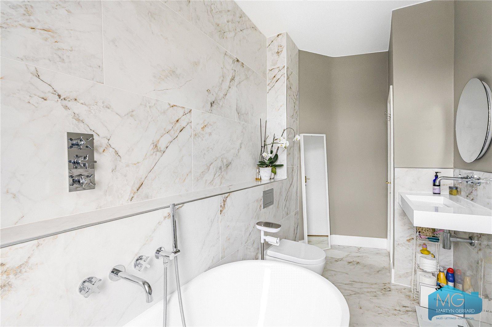 2 bedroom Apartment for sale - Martyn Gerrard