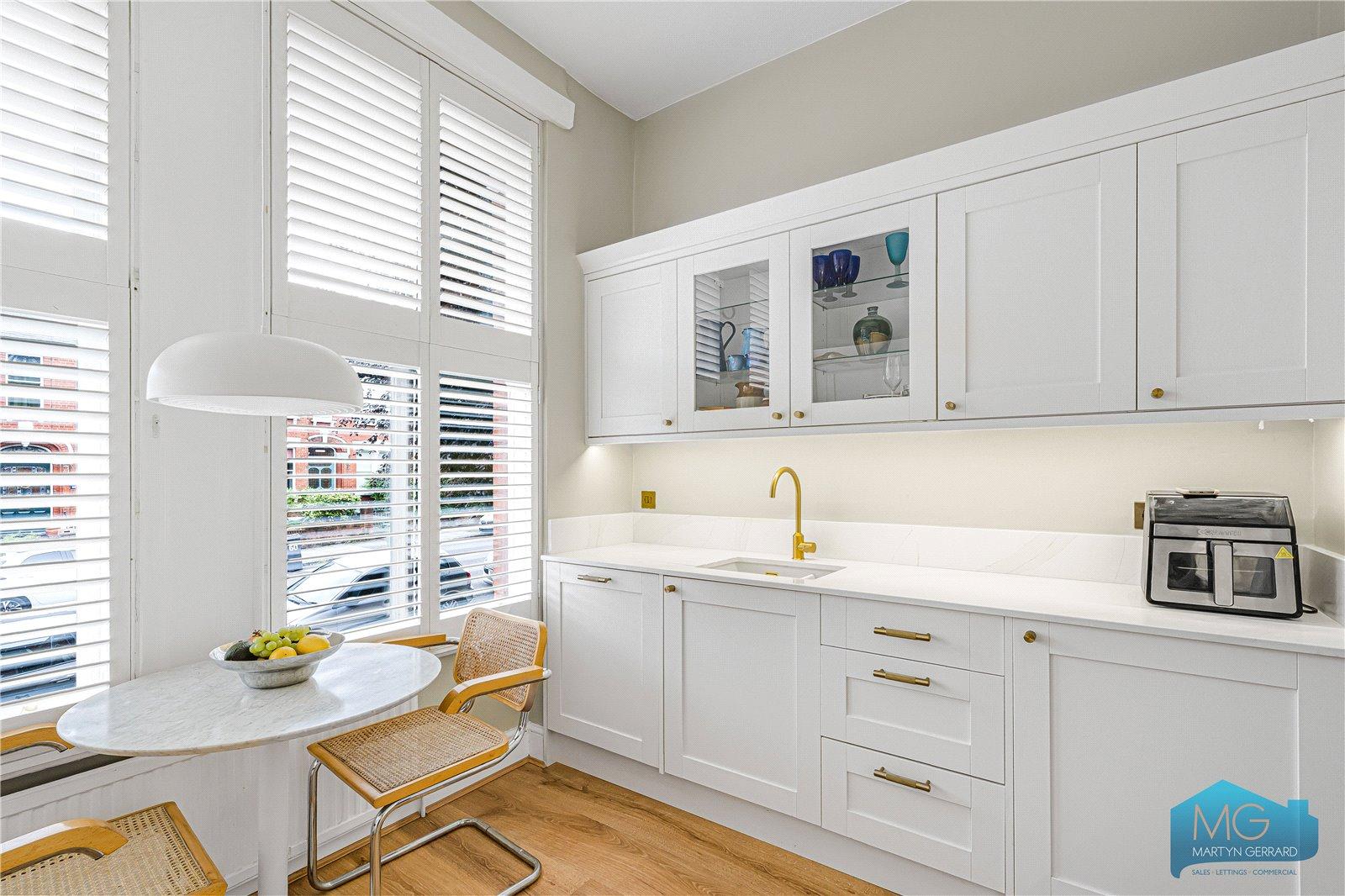 Muswell Road, London, N10+  - Martyn Gerrard