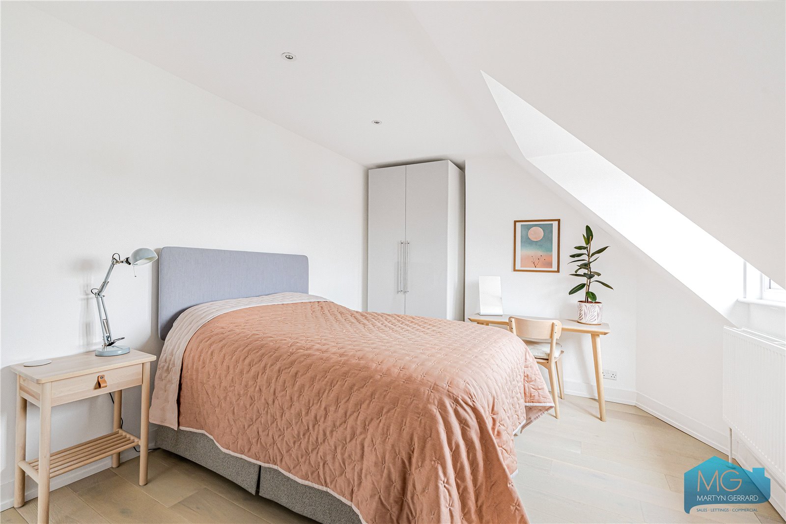 3 bedroom Apartment for sale - Martyn Gerrard