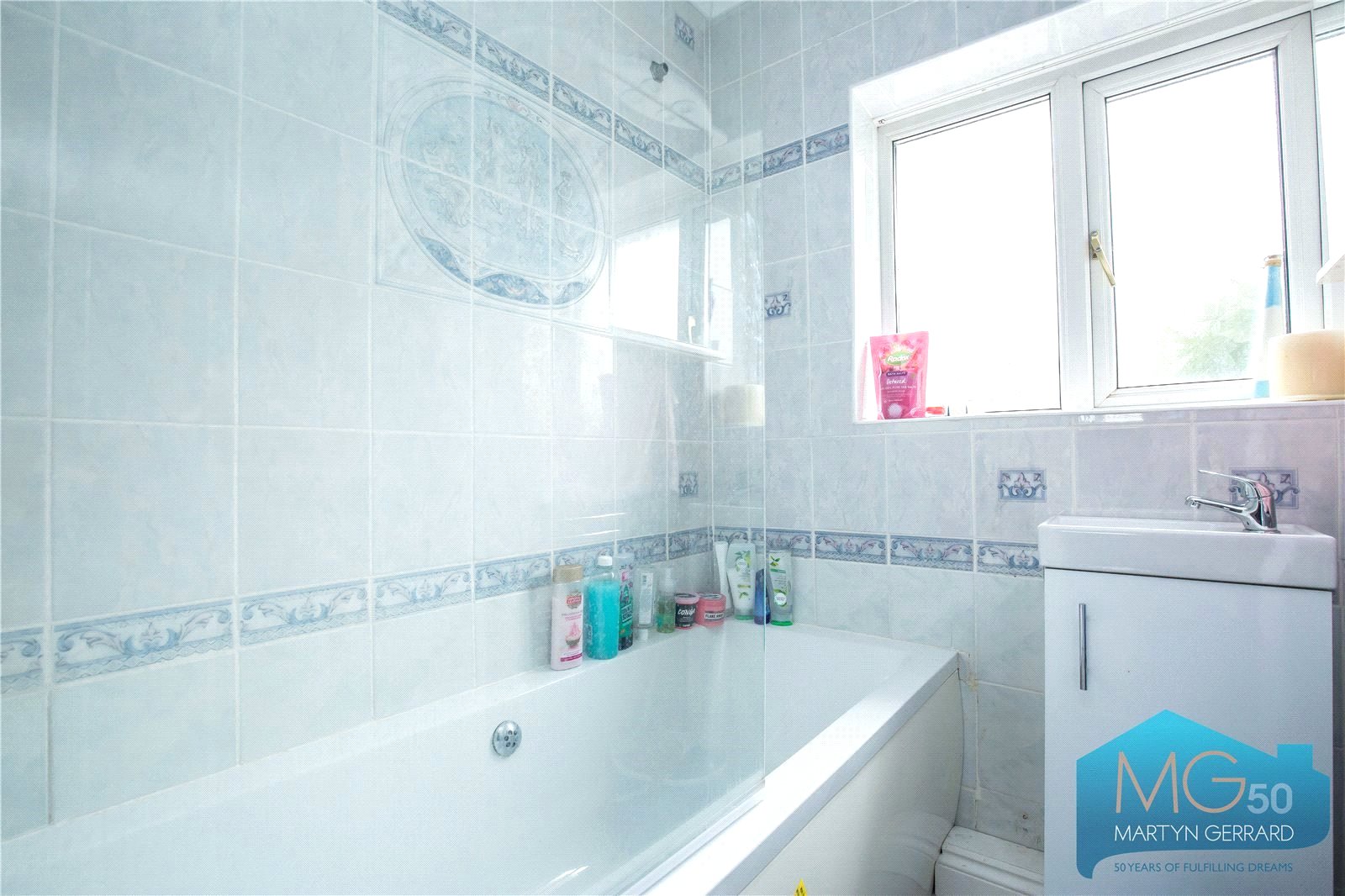 6 bedroom House to rent - Martyn Gerrard