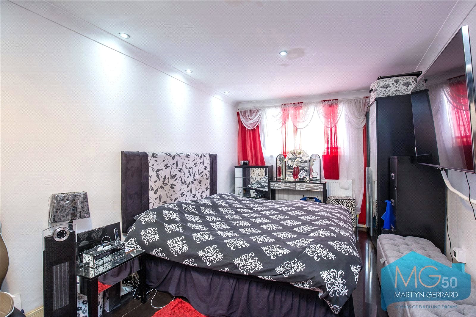 6 bedroom House to rent - Martyn Gerrard