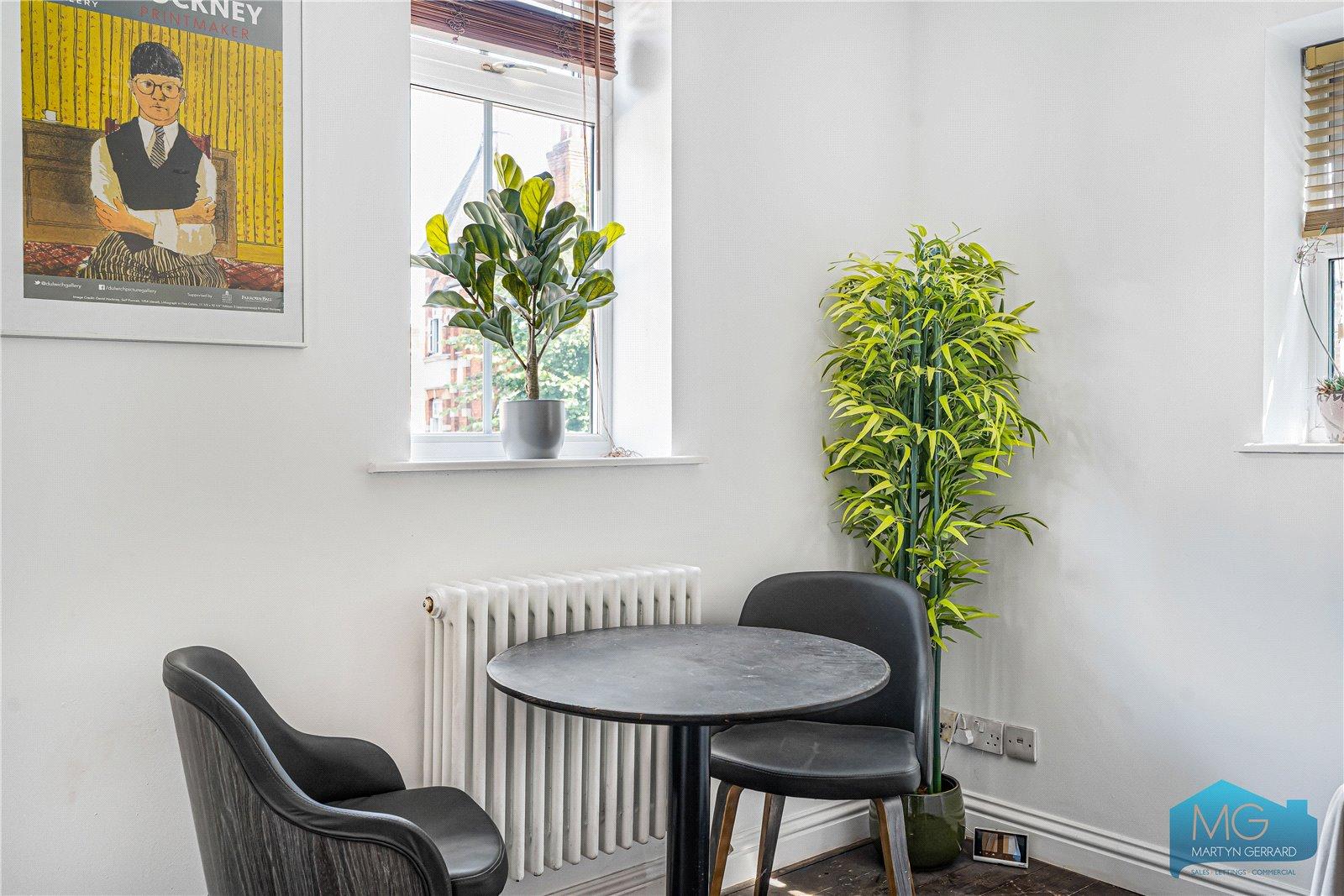 2 bedroom Apartment for sale - Martyn Gerrard