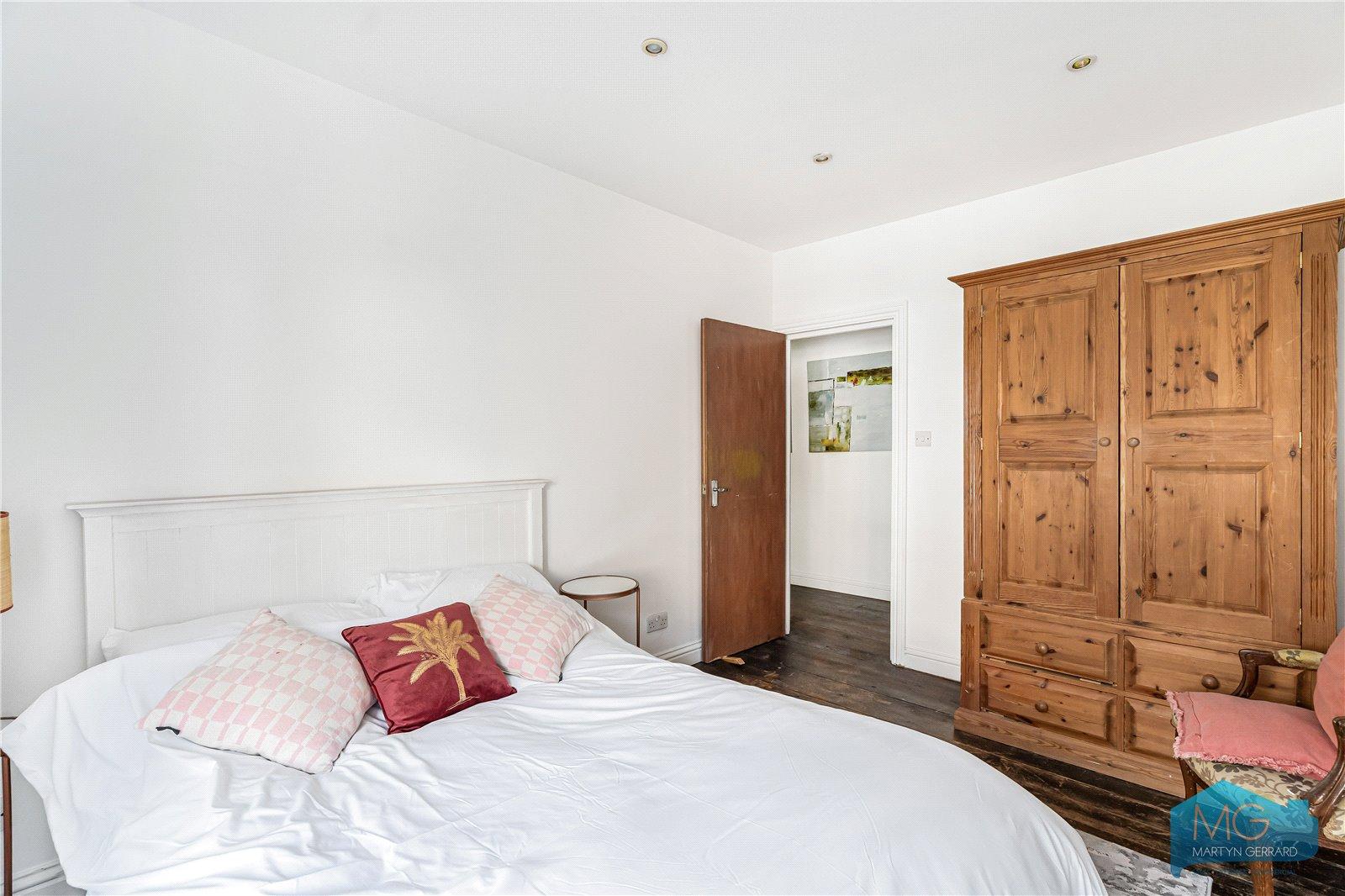 2 bedroom Apartment for sale - Martyn Gerrard
