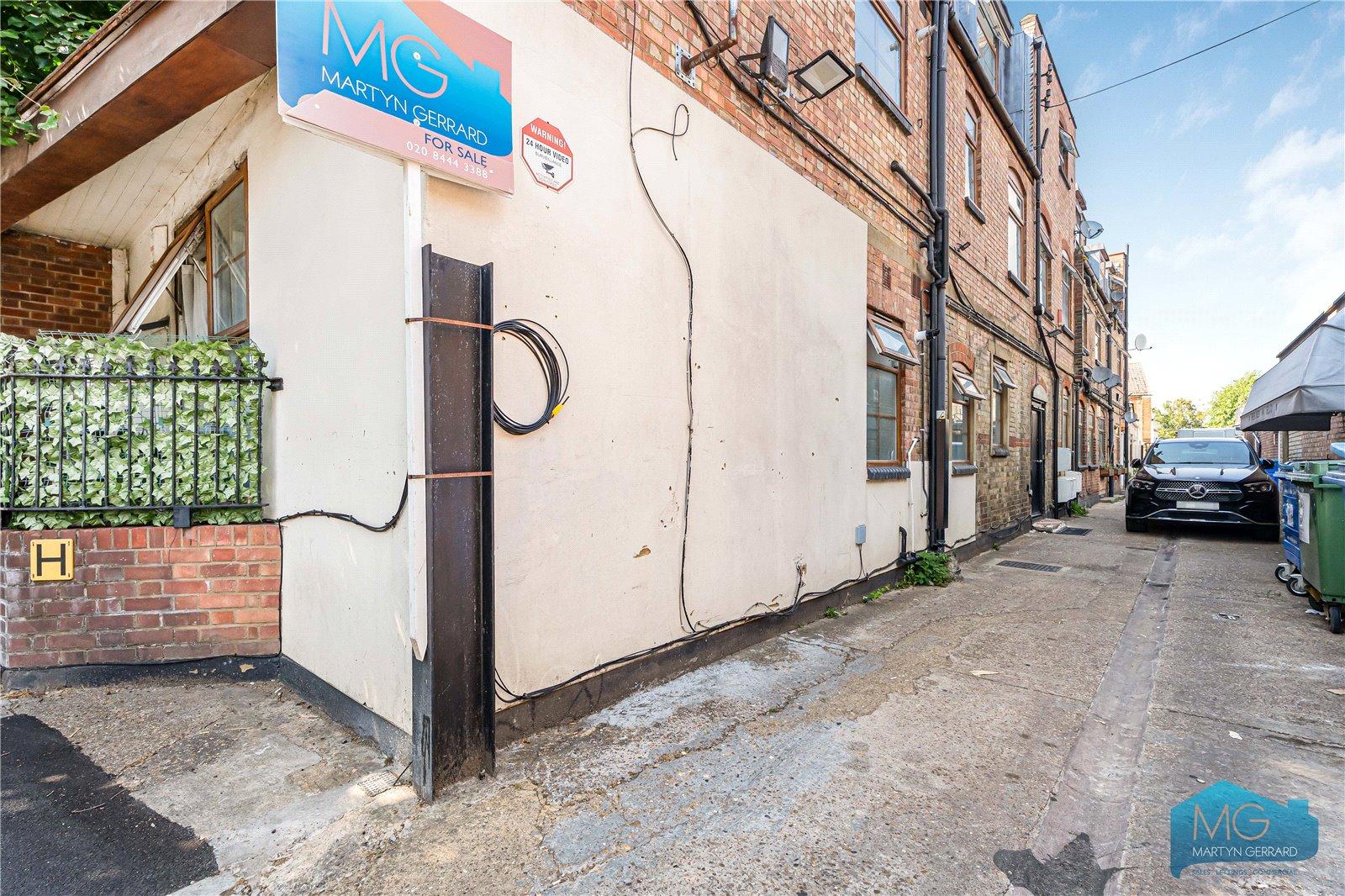 2 bedroom Apartment for sale - Martyn Gerrard