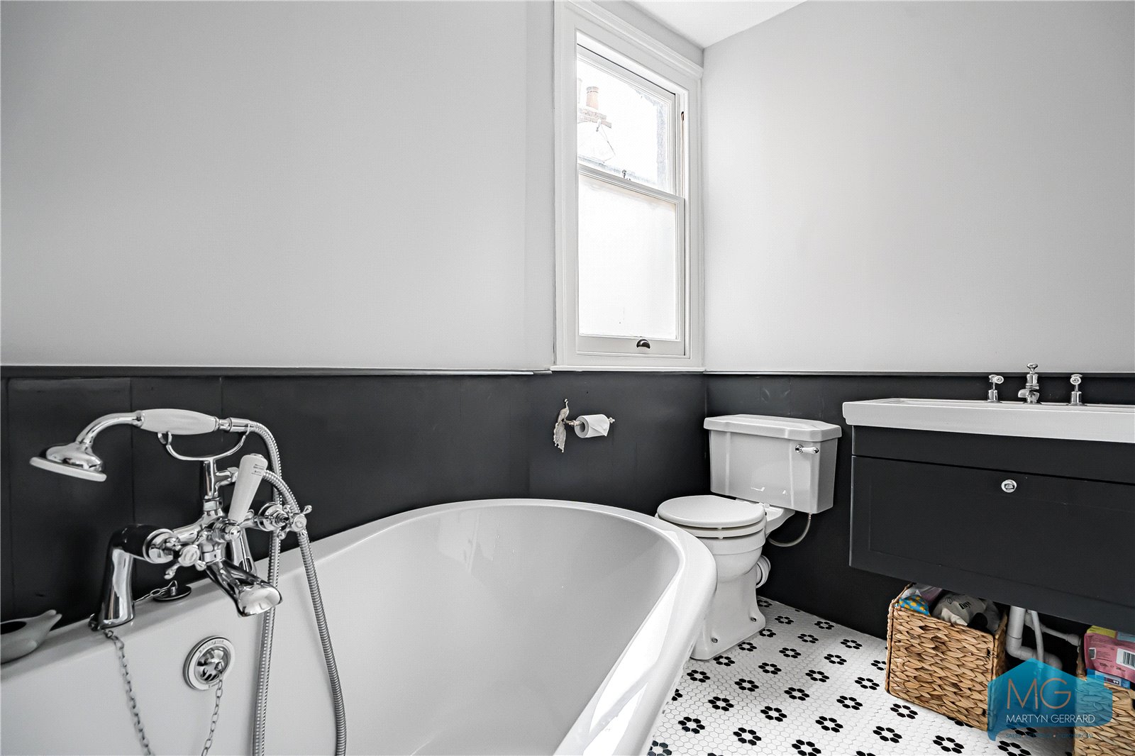 2 bedroom Apartment for sale - Martyn Gerrard