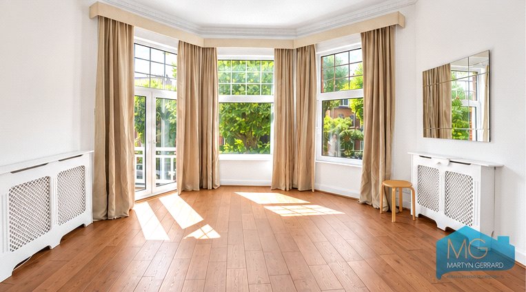 2 bedroom Apartment for sale - Martyn Gerrard