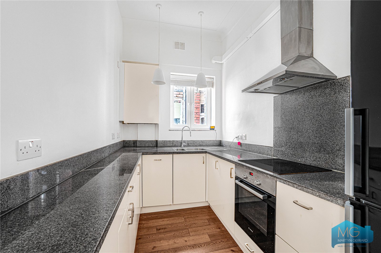 2 bedroom Apartment for sale - Martyn Gerrard