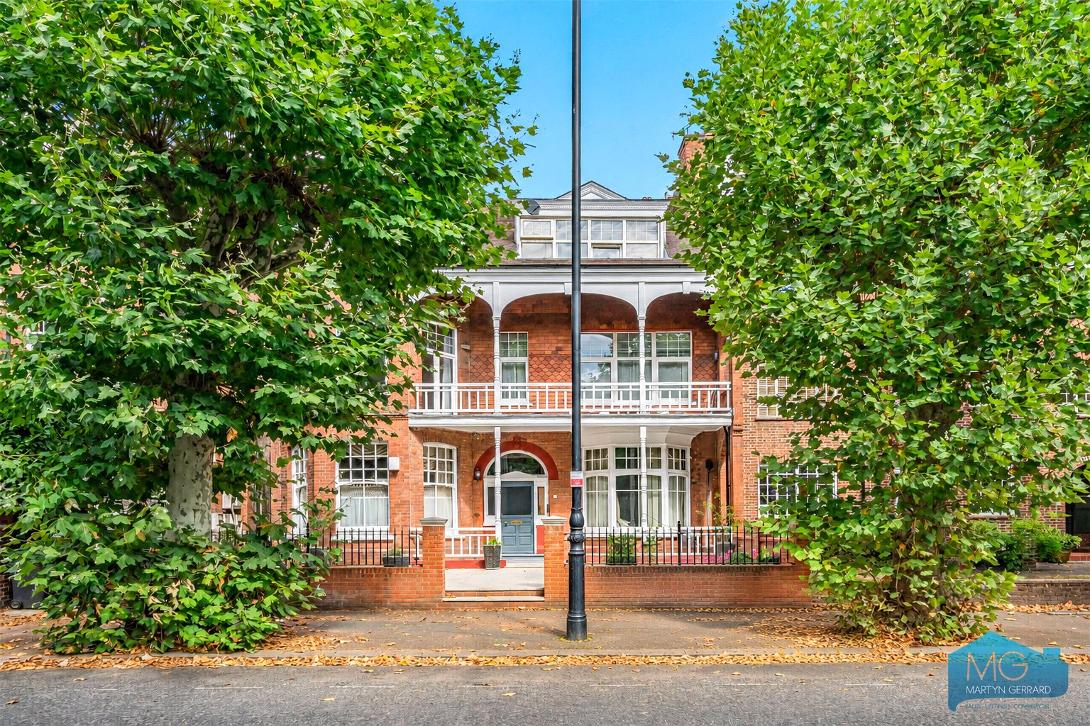 2 bedroom Apartment for sale - Martyn Gerrard