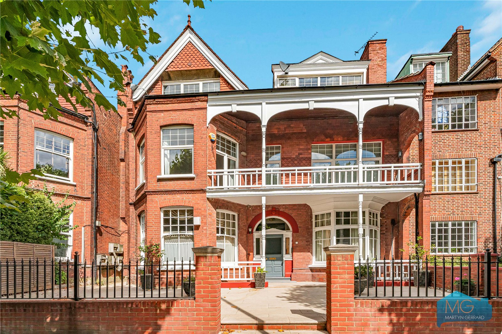 2 bedroom Apartment for sale - Martyn Gerrard