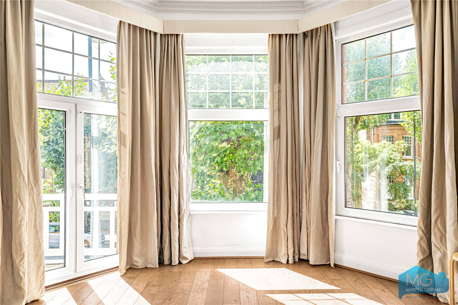 2 bedroom Apartment for sale - Martyn Gerrard