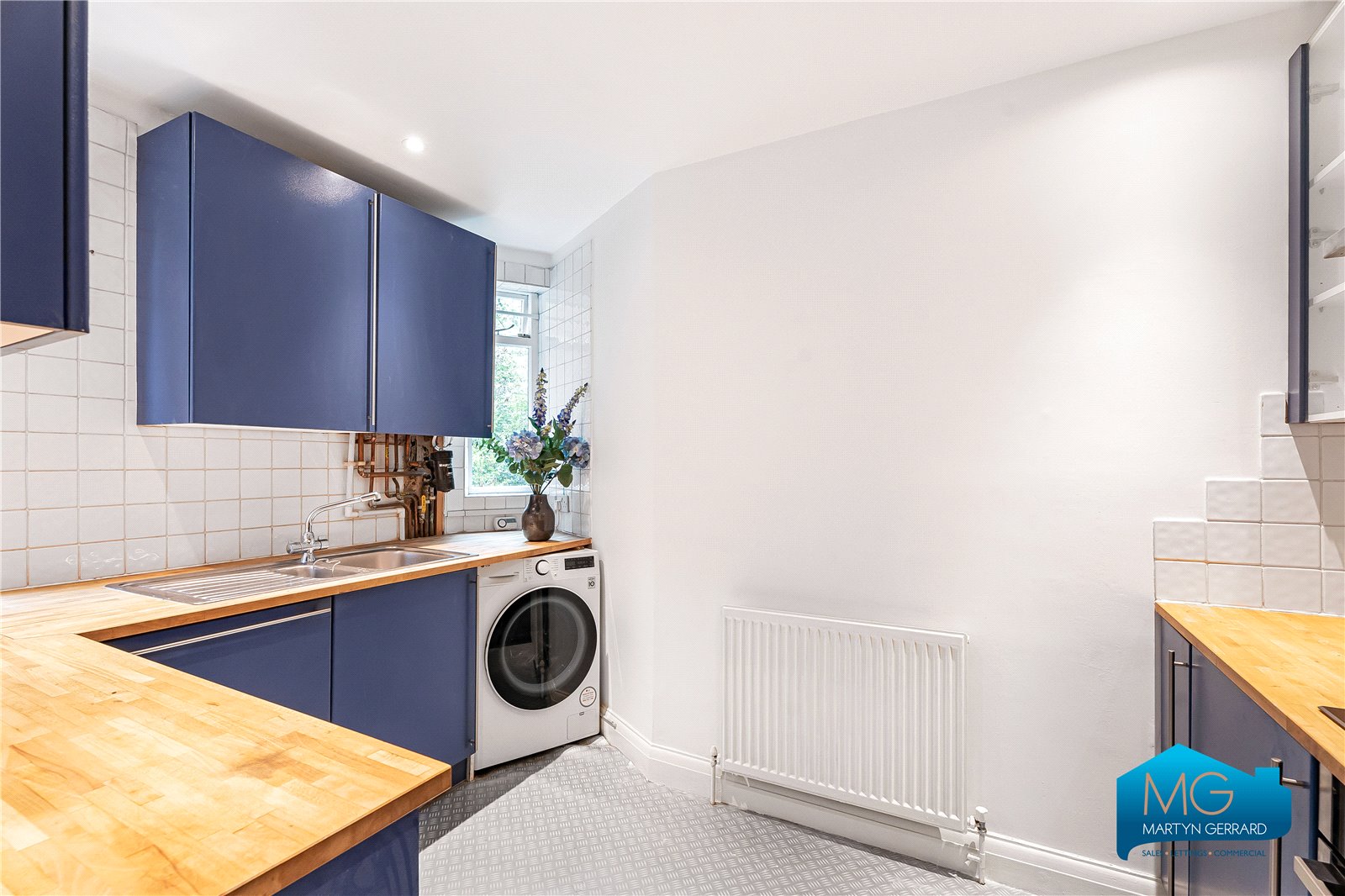 1 bedroom Semi-Detached House to rent - Martyn Gerrard