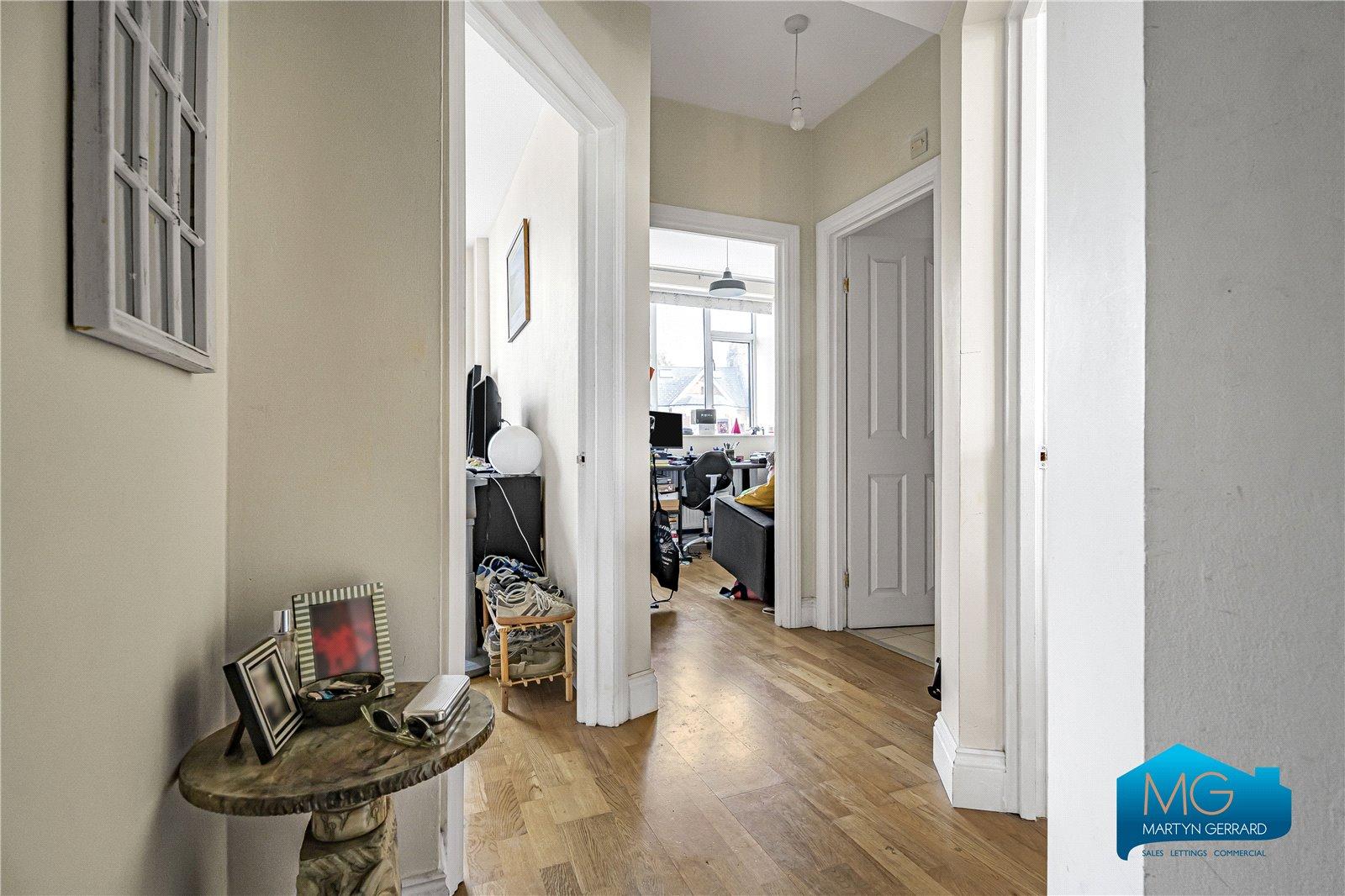 2 bedroom Apartment to rent - Martyn Gerrard