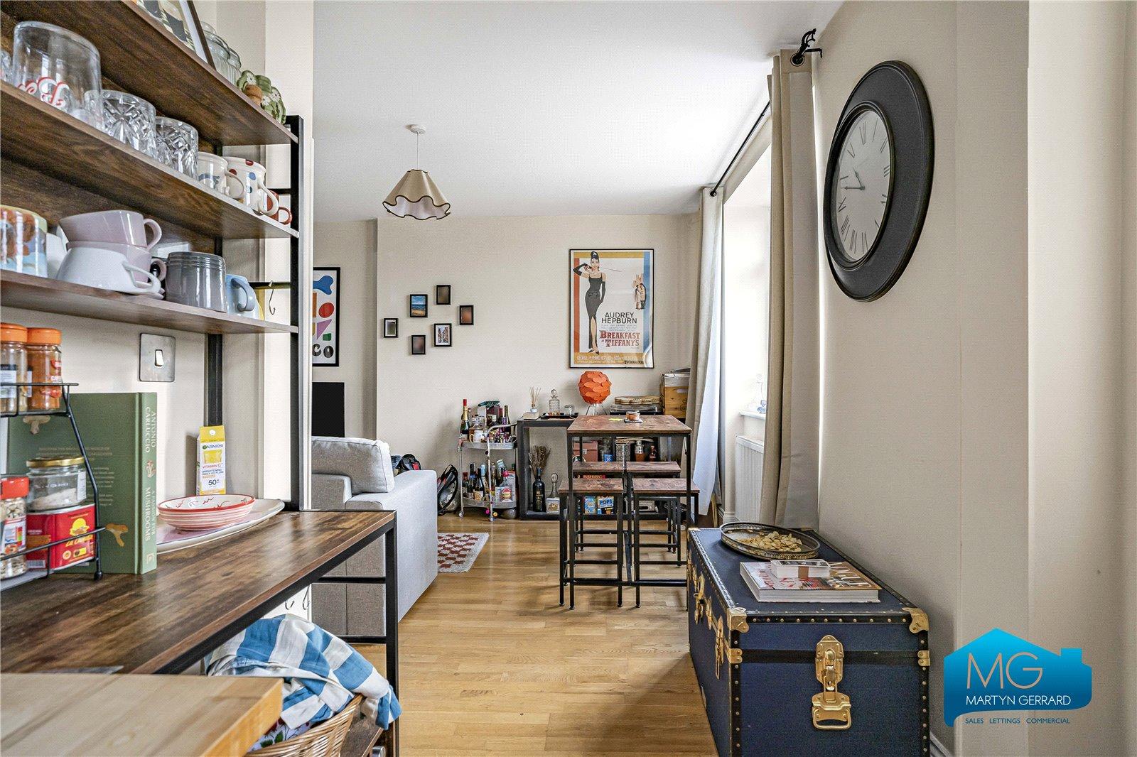 2 bedroom Apartment to rent - Martyn Gerrard
