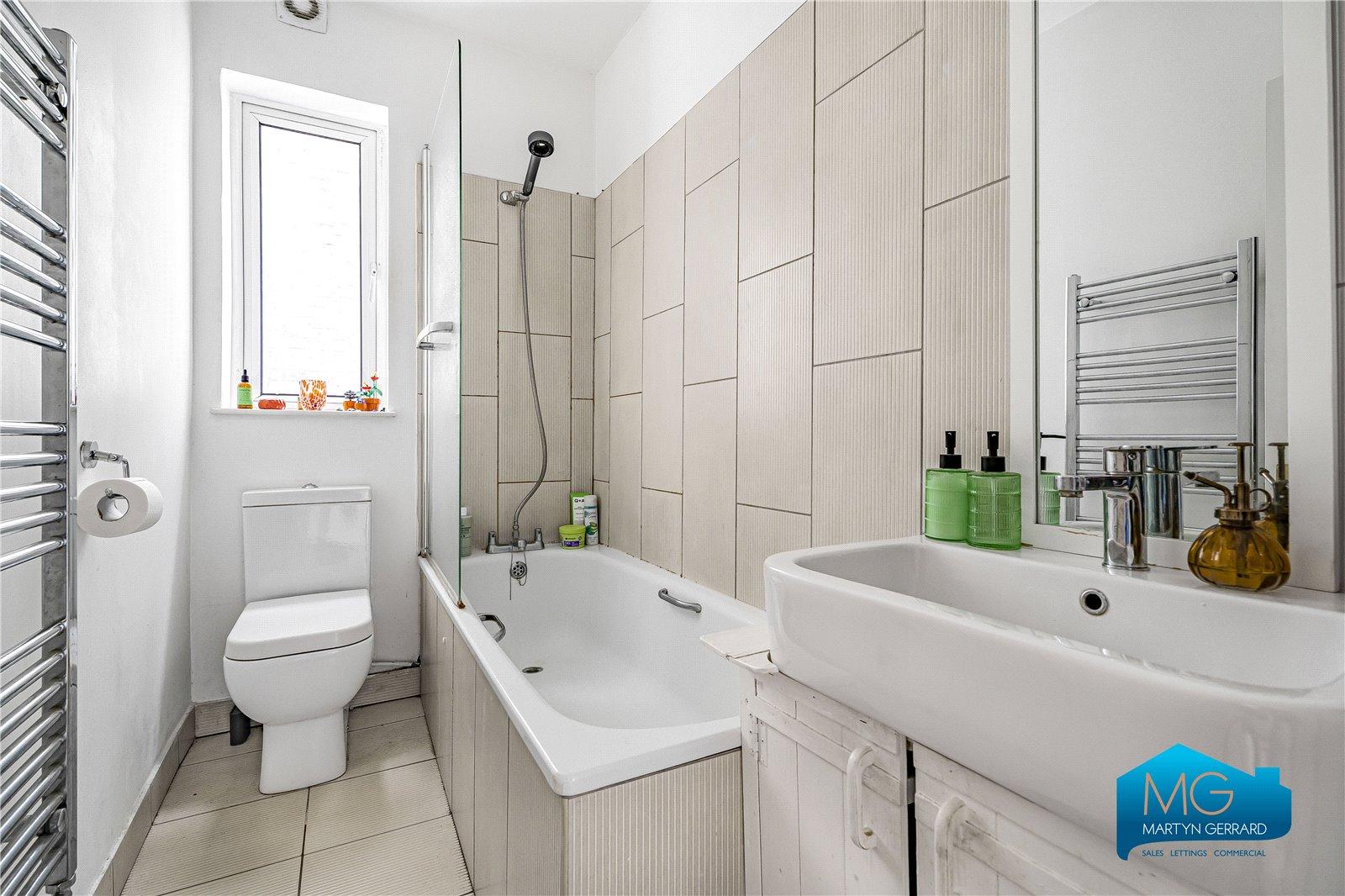 2 bedroom Apartment to rent - Martyn Gerrard