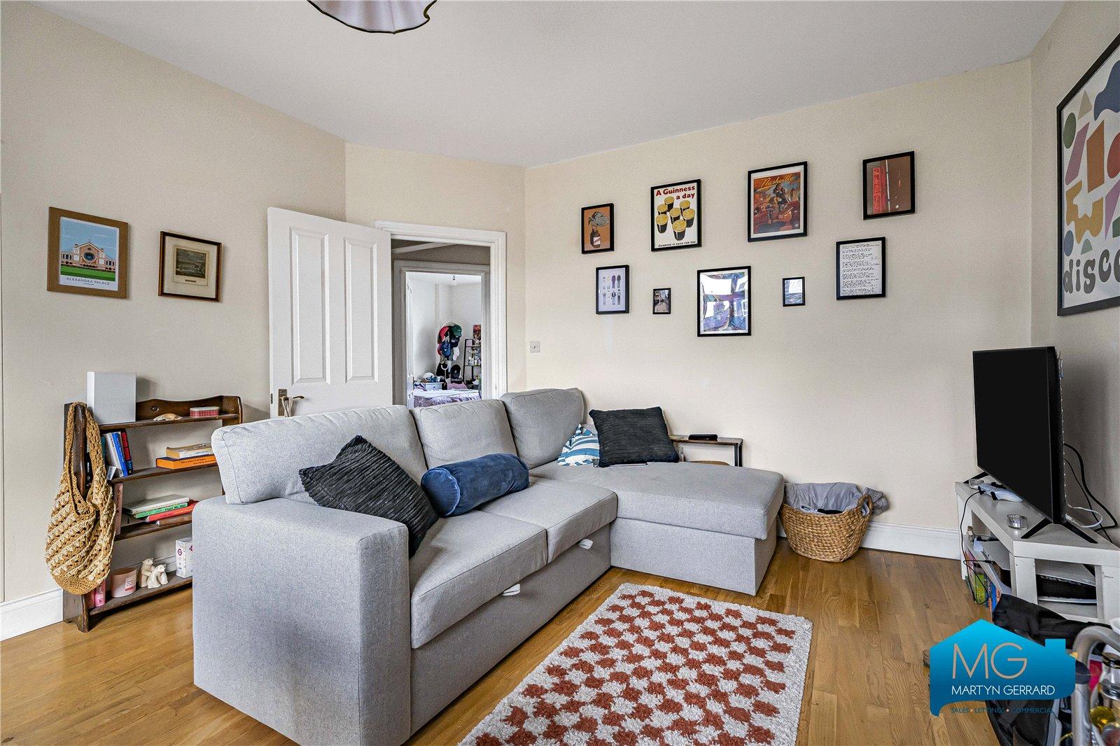 2 bedroom Apartment to rent - Martyn Gerrard