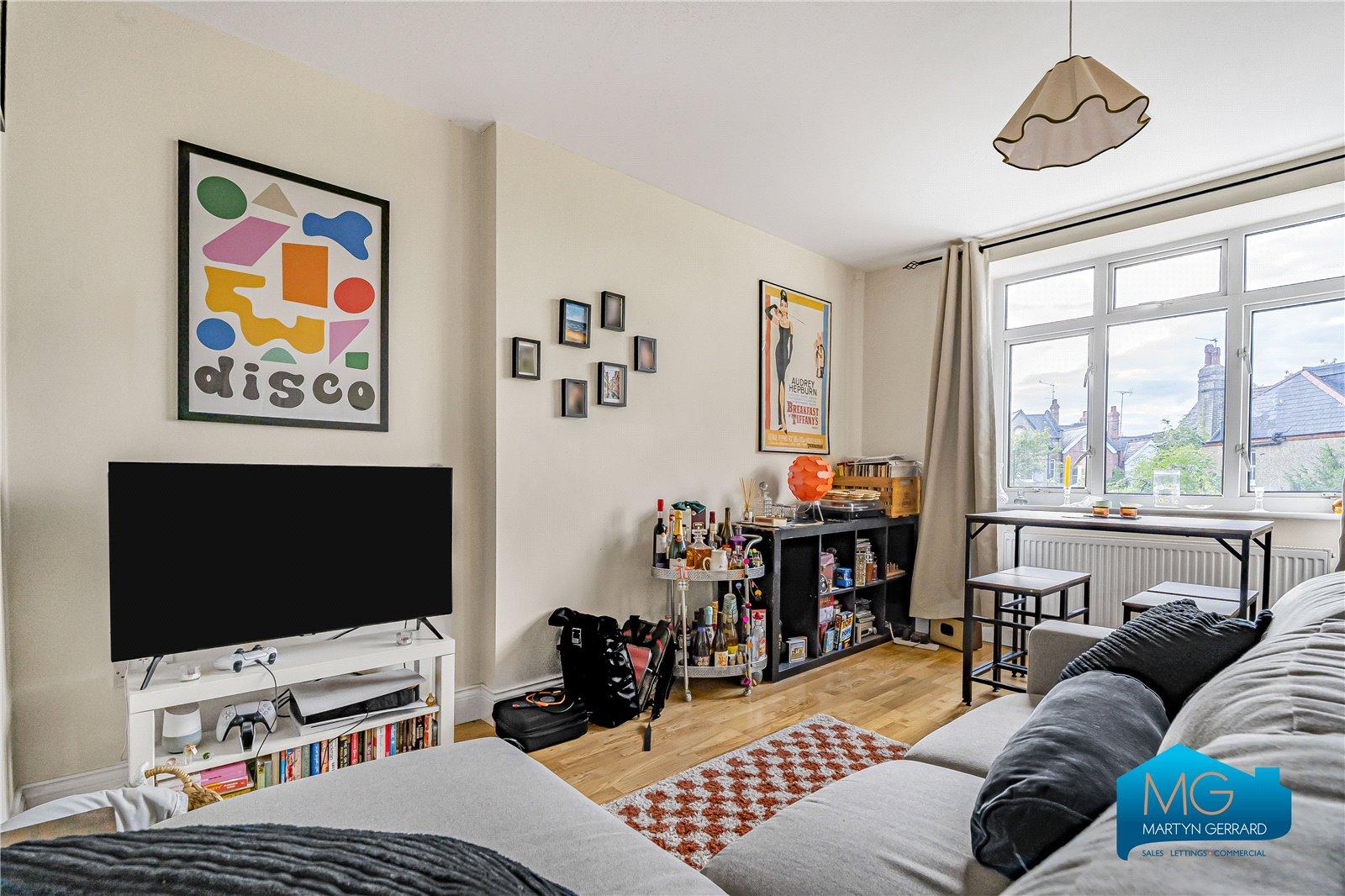 2 bedroom Apartment to rent - Martyn Gerrard